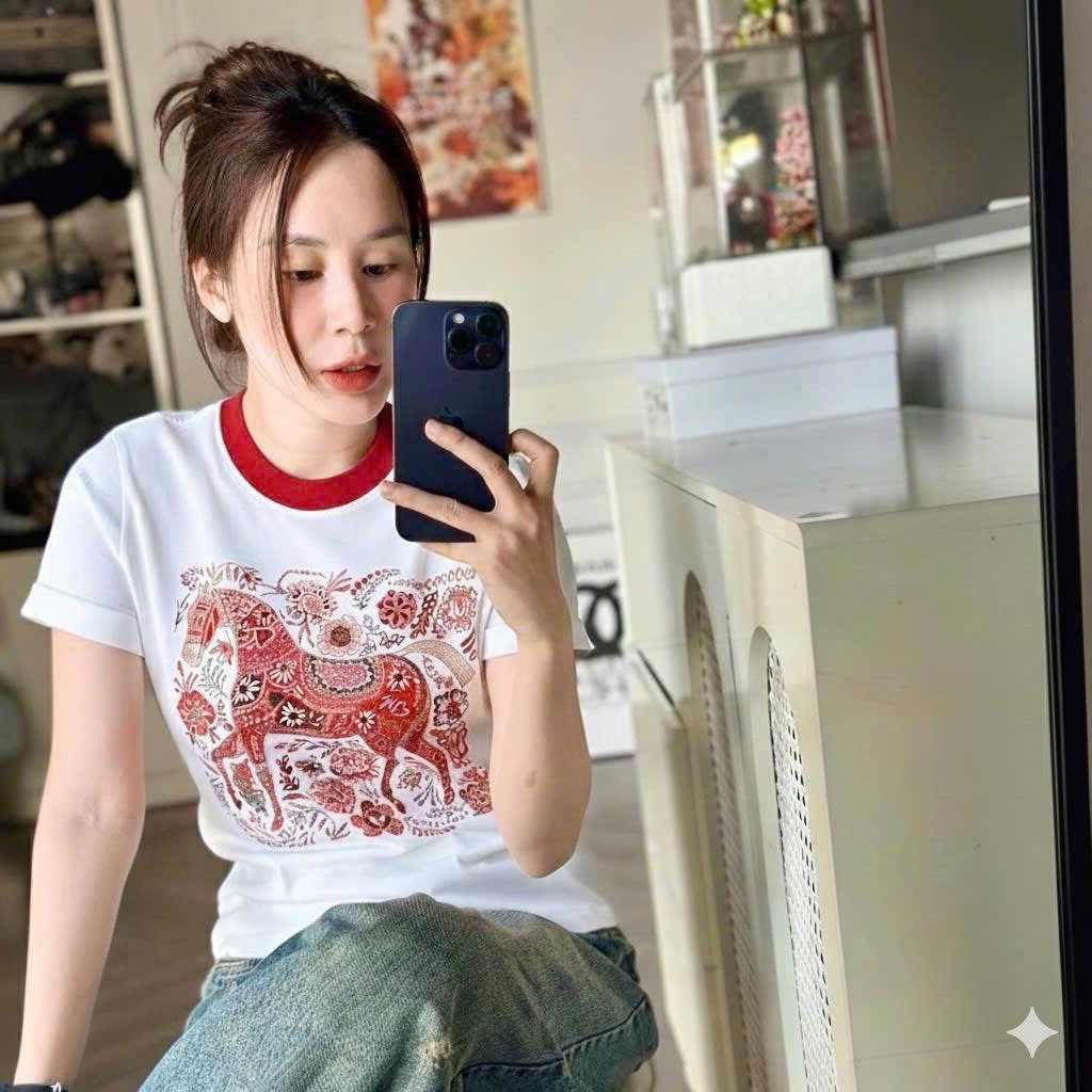 ANU349 - ÁO PHÔNG NỮ TRẮNG IN NGỰA ĐỎ THỔ CẨM
