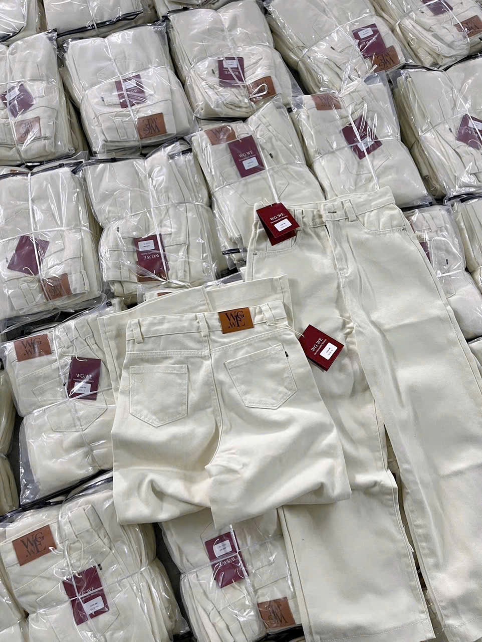 QNU669 - QUẦN JEANS SUÔNG BE MÁC DA WGWE M686