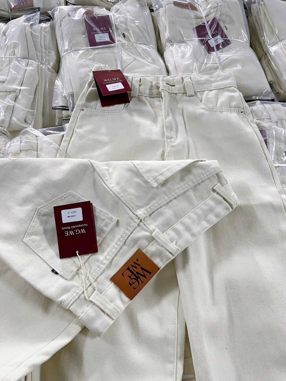 QNU669 - QUẦN JEANS SUÔNG BE MÁC DA WGWE M686