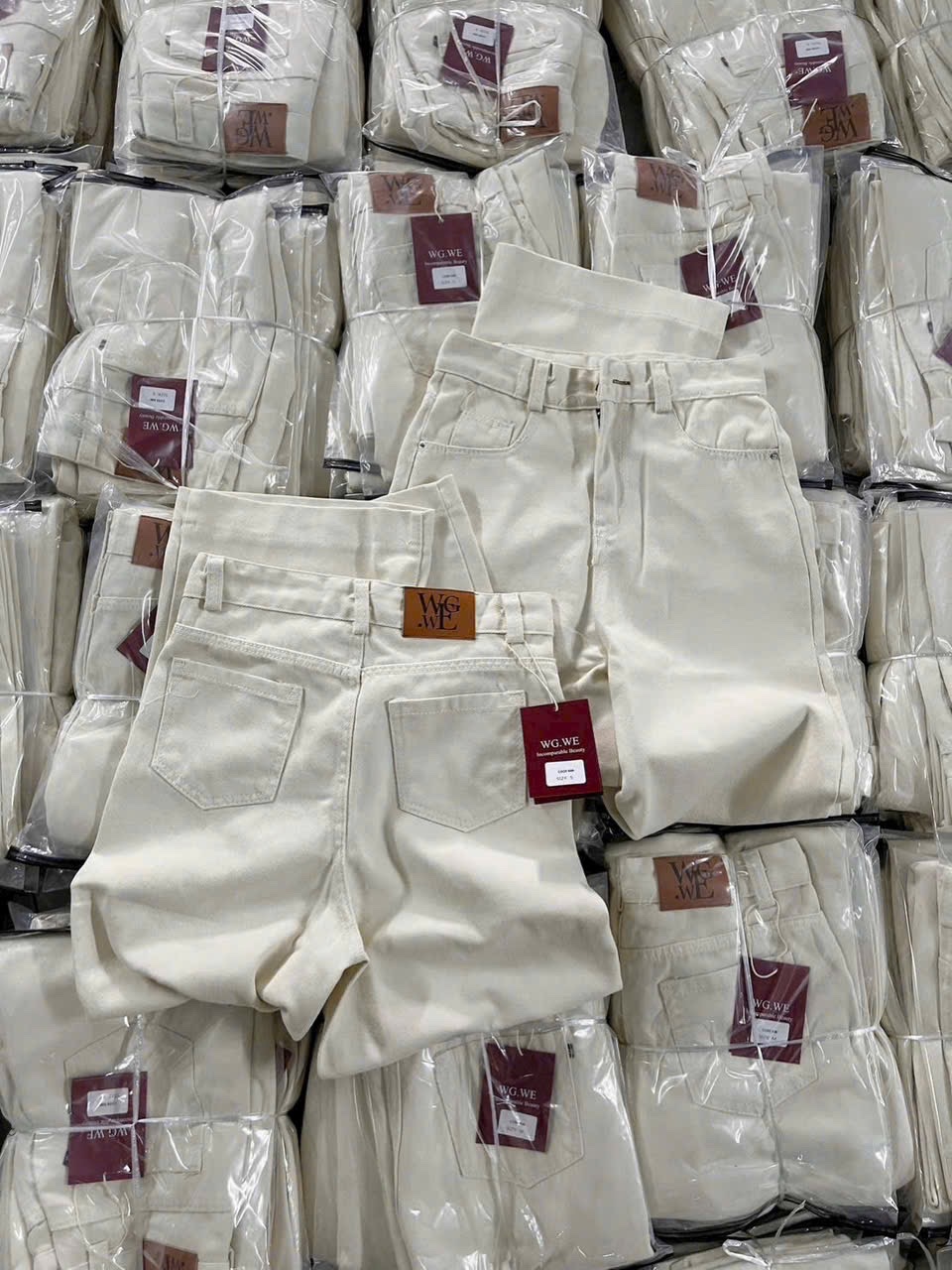 QNU669 - QUẦN JEANS SUÔNG BE MÁC DA WGWE M686
