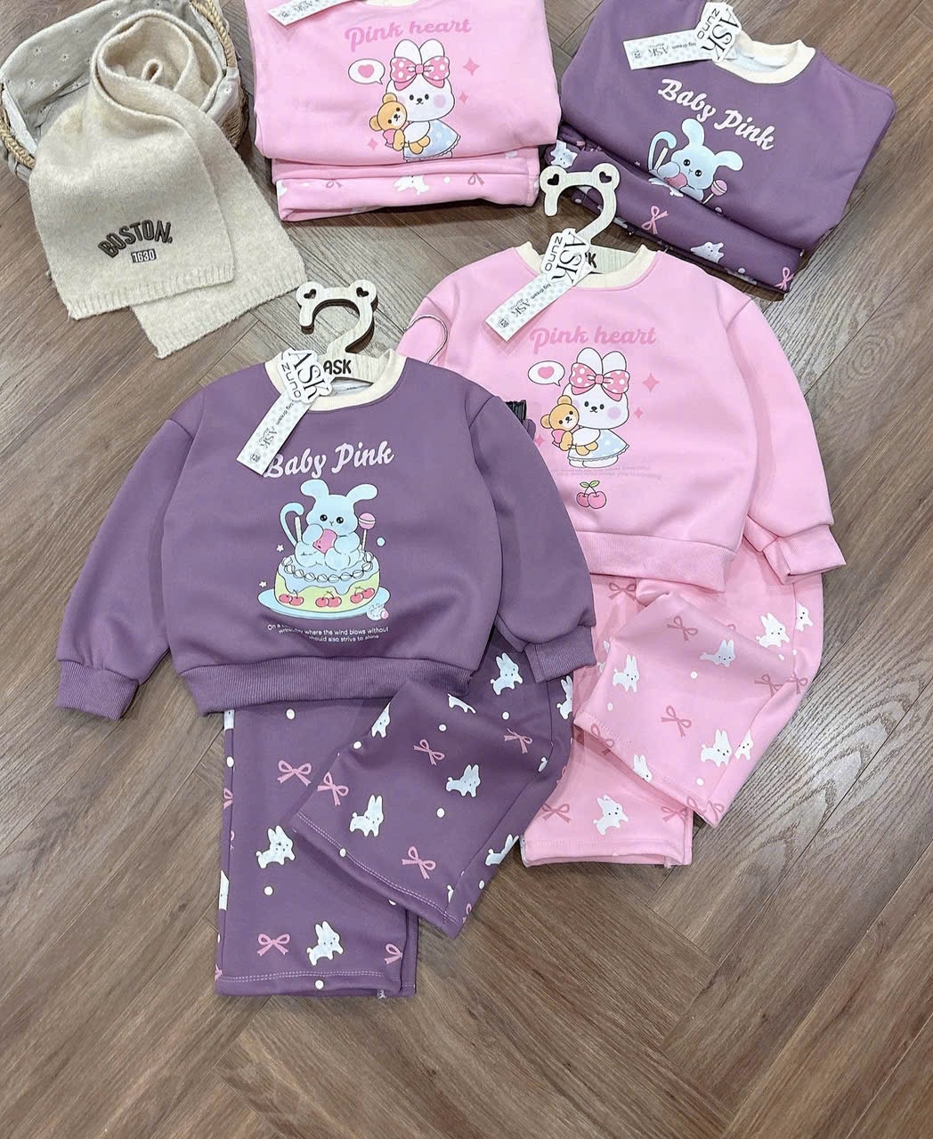 G909 - BỘ BÉ GÁI NỈ LÓT NHUNG Baby Pink QUẦN NƠ
