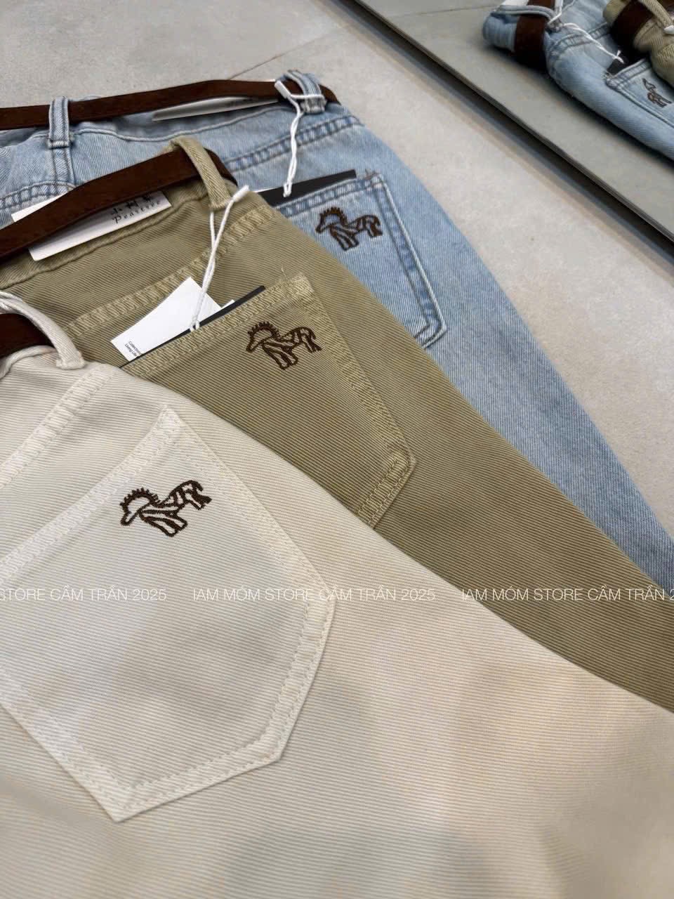 QNU671 - QUẦN JEANS SUÔNG THÊU TÚI CHÓ