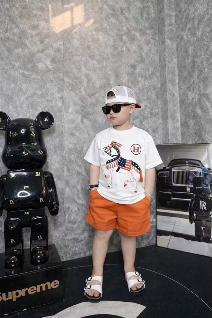 T140 - BỘ ĐÙI BÉ TRAI ÁO NGỰA CAM CHỮ H