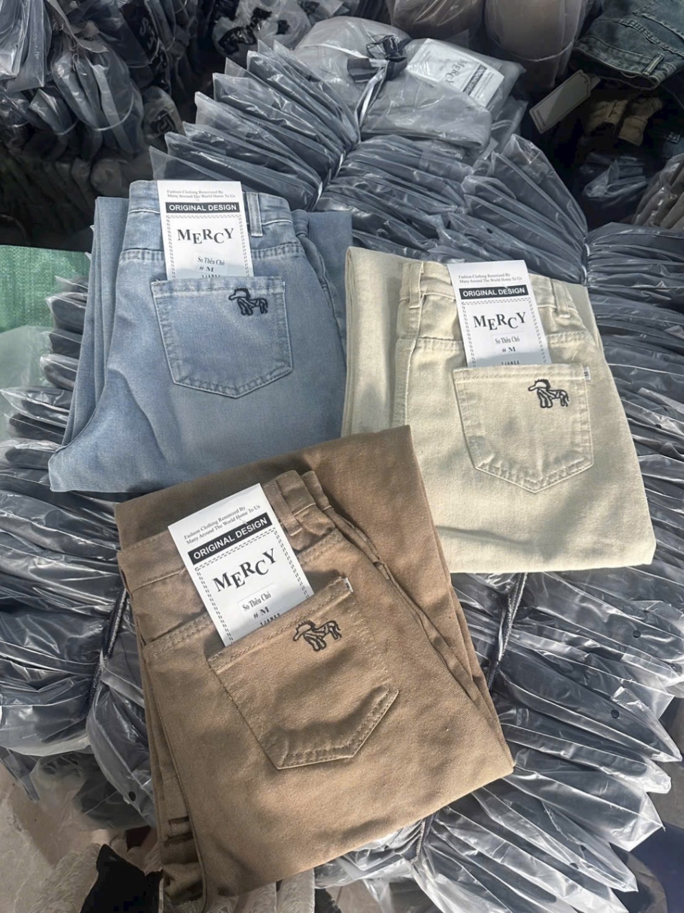 QNU671 - QUẦN JEANS SUÔNG THÊU TÚI CHÓ
