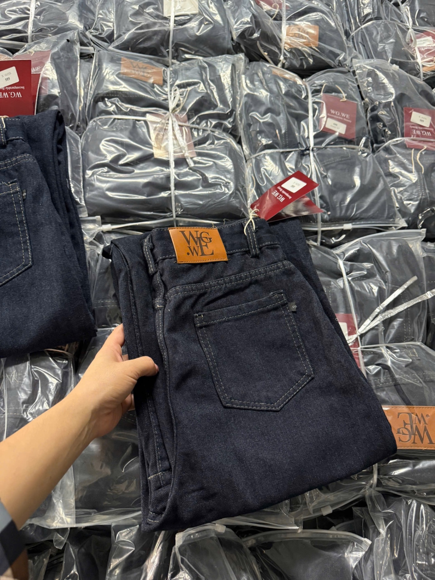 QNU673 - QUẦN JEANS SUÔNG XANH ĐẬM MÁC DA WGWe