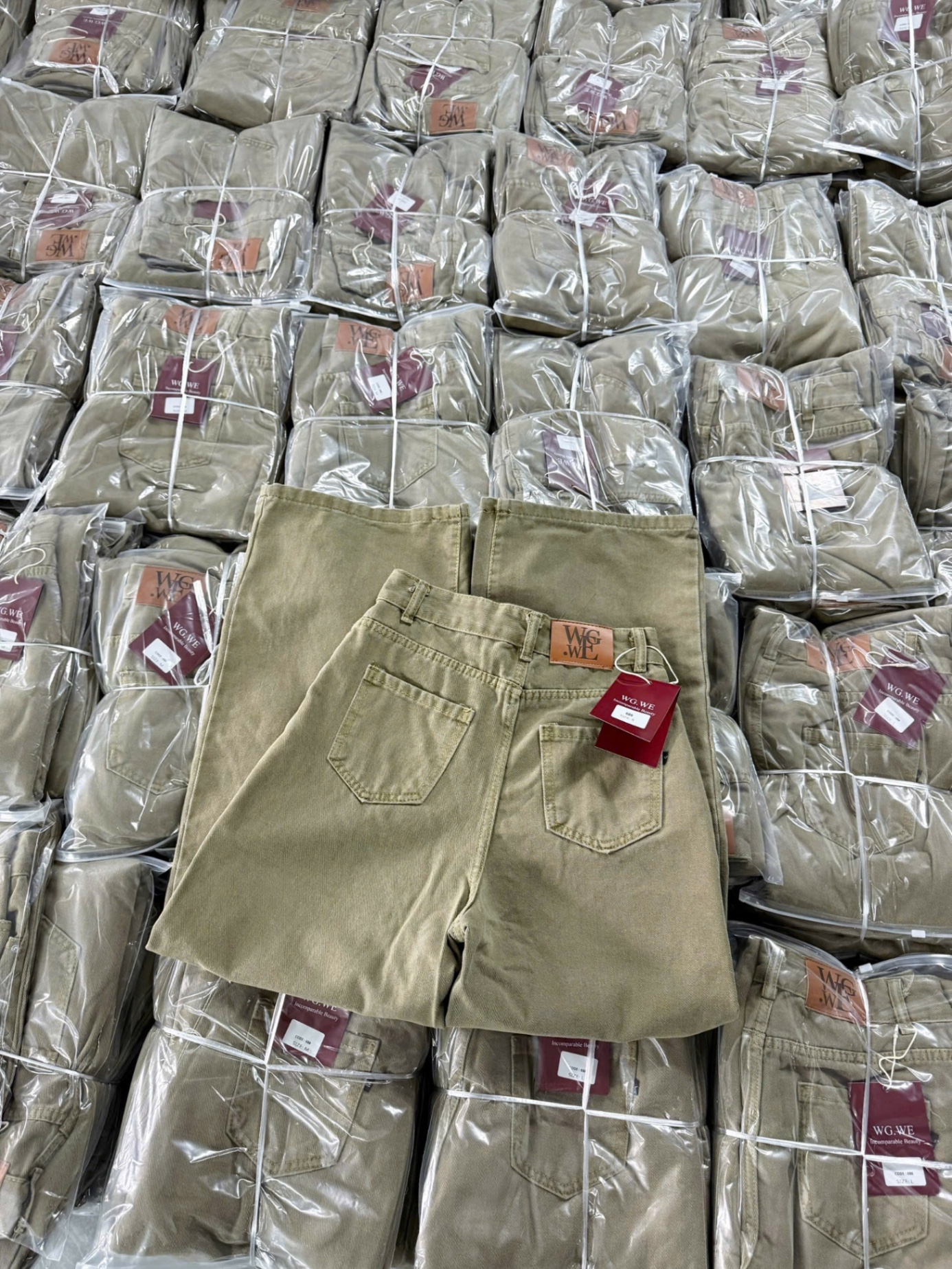 QNU674 - QUẦN JEANS SUÔNG NÂU NHẠT MÁC DA WgWe 686