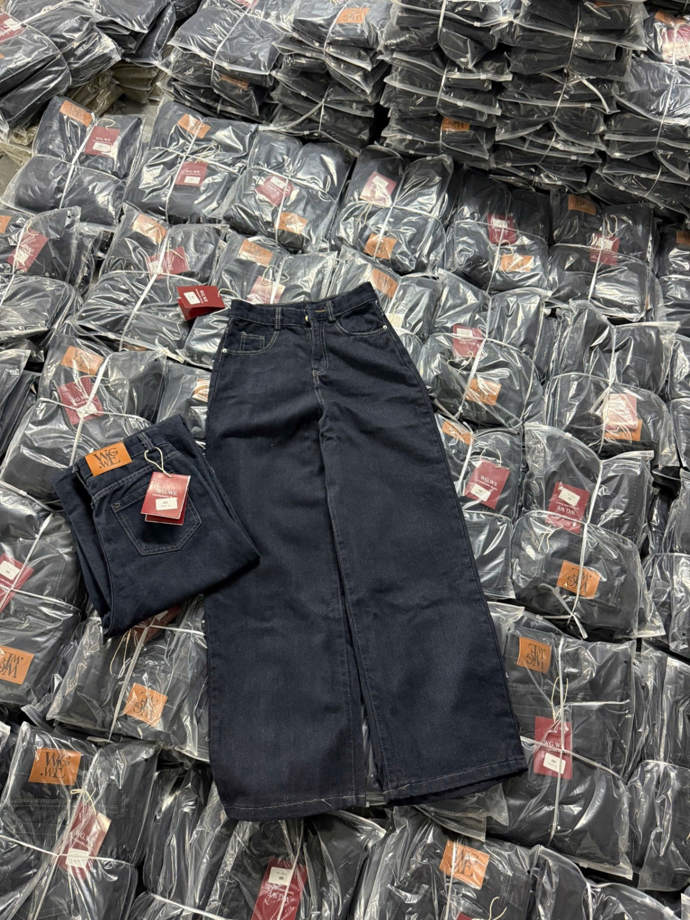 QNU673 - QUẦN JEANS SUÔNG XANH ĐẬM MÁC DA WGWe