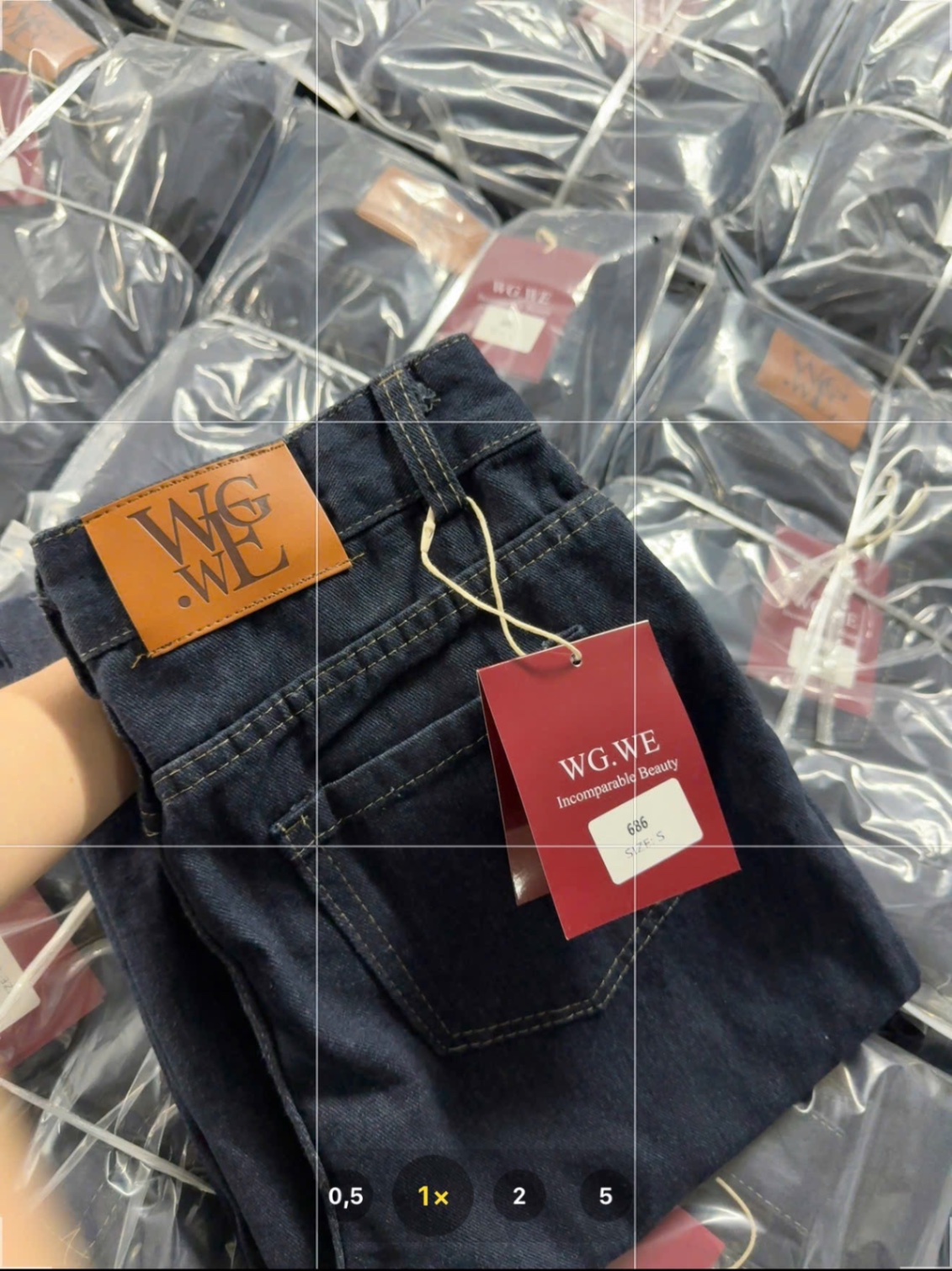 QNU673 - QUẦN JEANS SUÔNG XANH ĐẬM MÁC DA WGWe