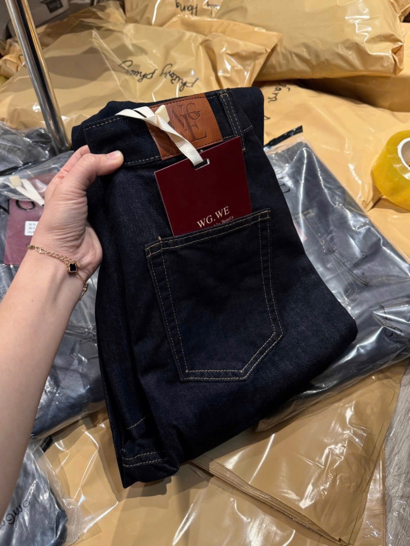 QNU673 - QUẦN JEANS SUÔNG XANH ĐẬM MÁC DA WGWe