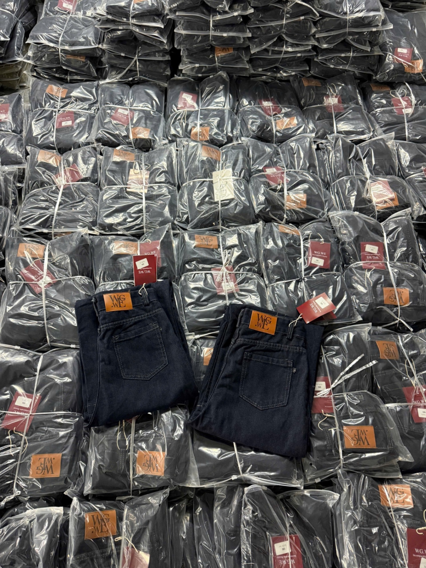 QNU673 - QUẦN JEANS SUÔNG XANH ĐẬM MÁC DA WGWe