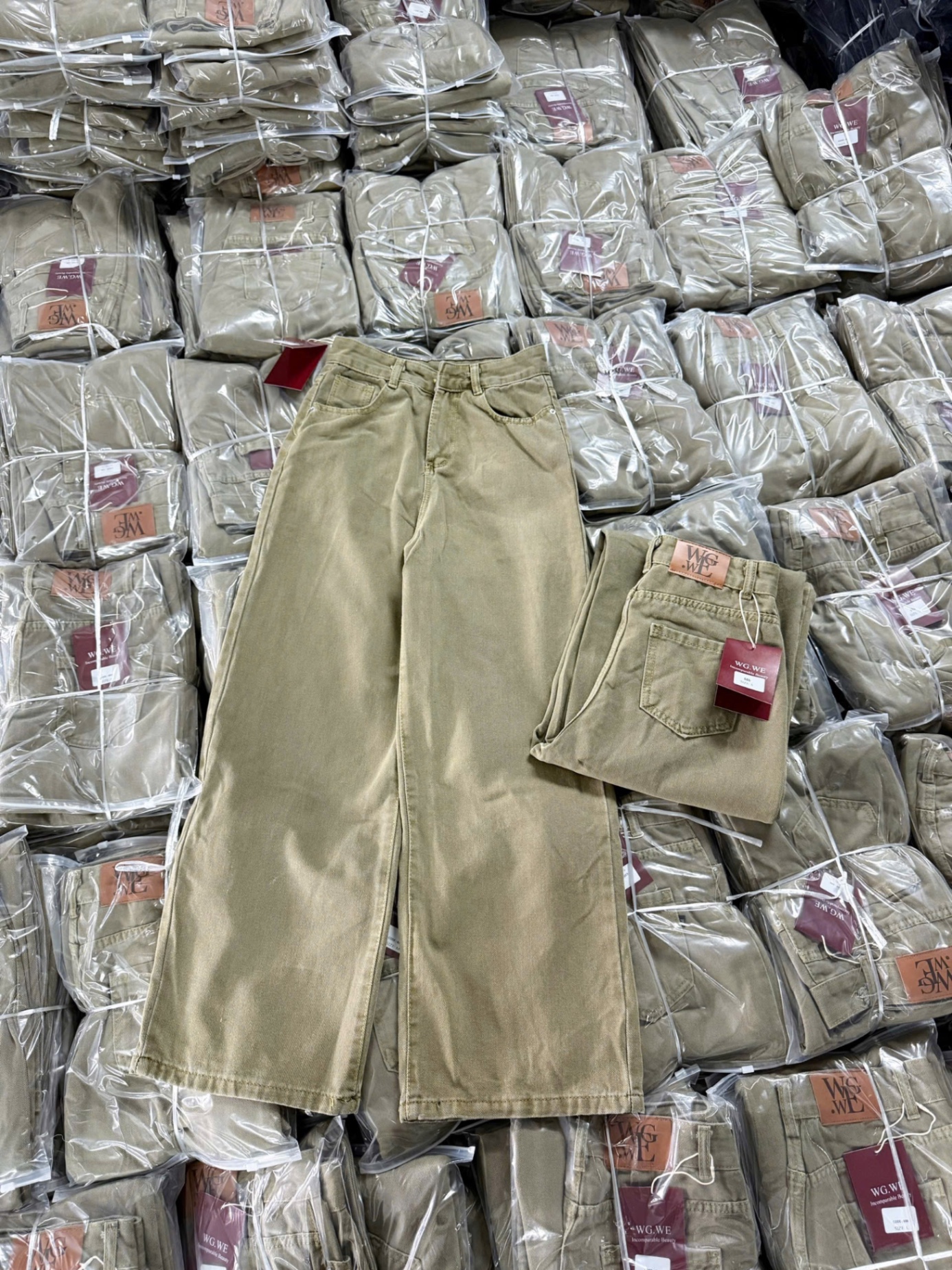 QNU674 - QUẦN JEANS SUÔNG NÂU NHẠT MÁC DA WgWe 686