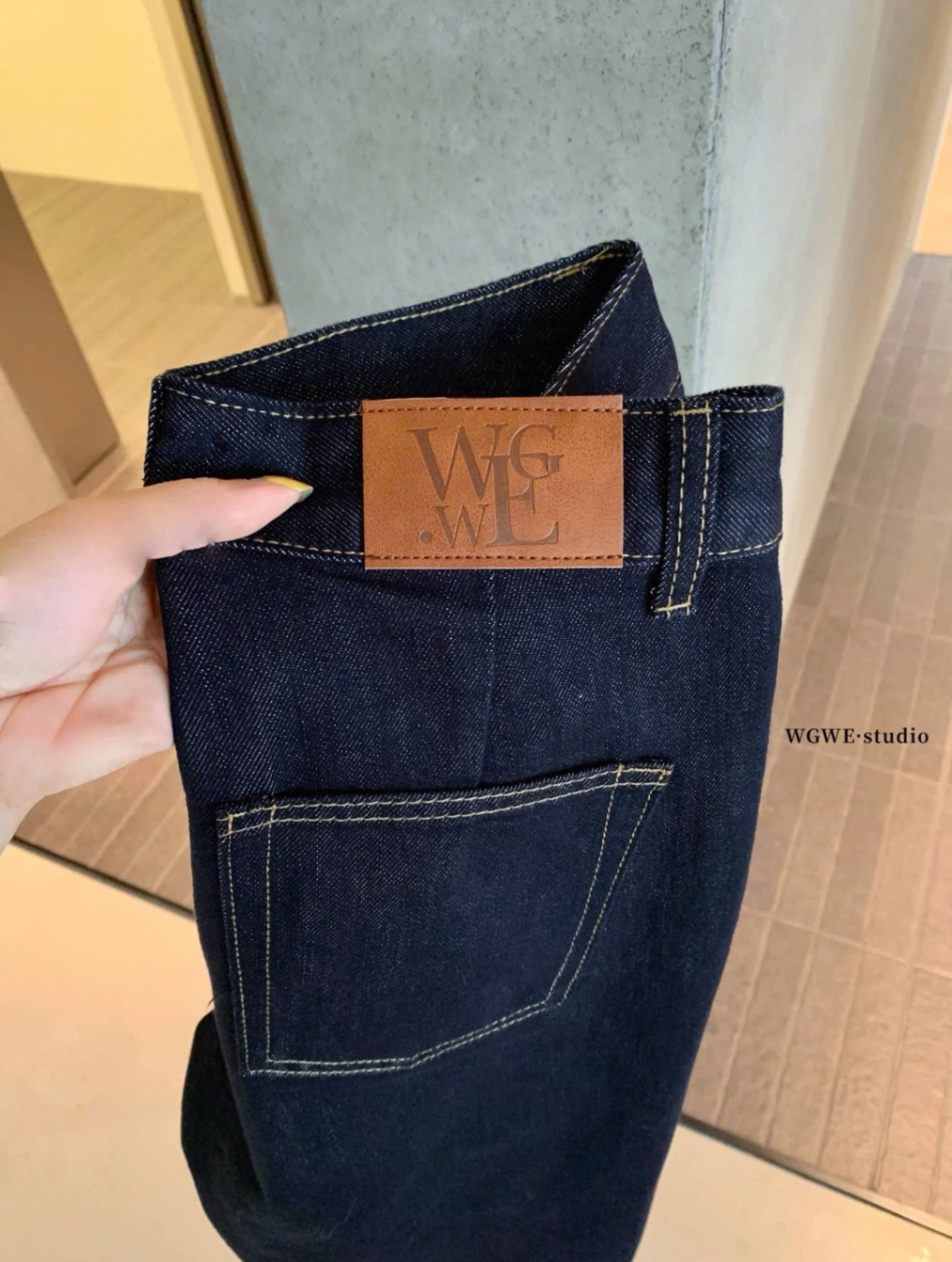 QNU673 - QUẦN JEANS SUÔNG XANH ĐẬM MÁC DA WGWe