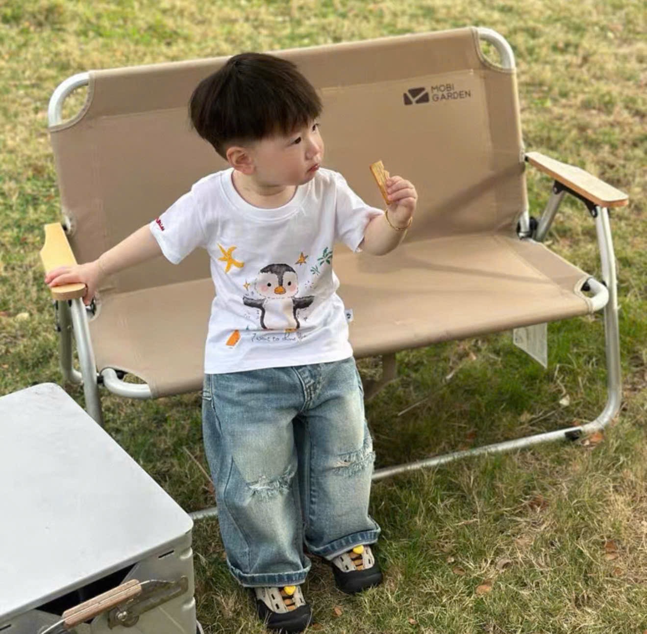 T146 - BỘ BÉ TRAI ÁO CỘC TRẮNG CÁNH CỤT QUẦN BÒ SUÔNG
