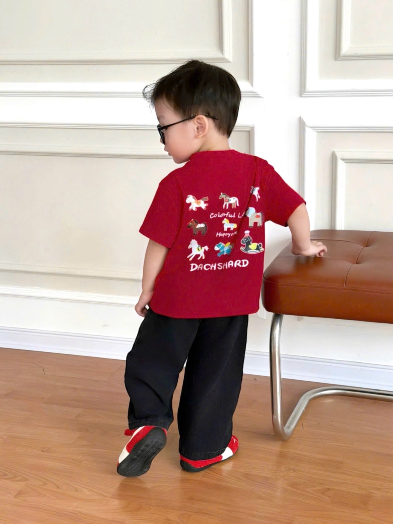 T147 - SET BÉ TRAI ÁO ĐỎ CỘC THÊU NGỰA QUẦN BÒ ĐEN