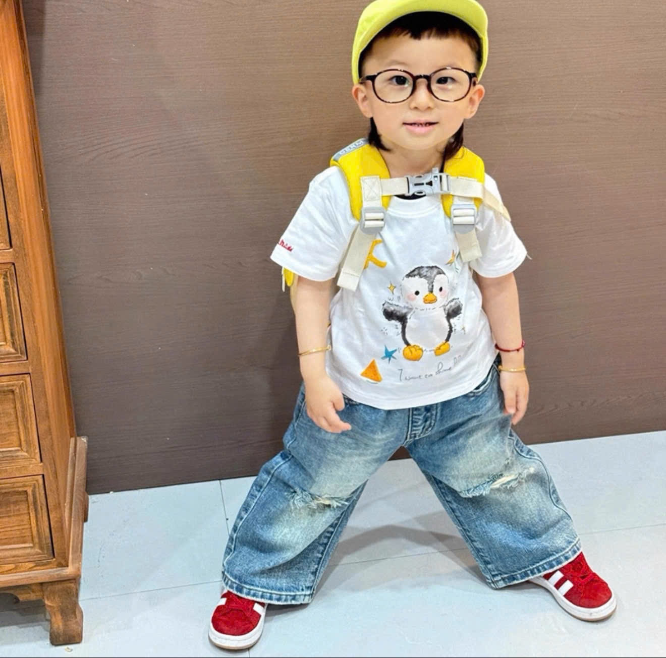 T146 - BỘ BÉ TRAI ÁO CỘC TRẮNG CÁNH CỤT QUẦN BÒ SUÔNG