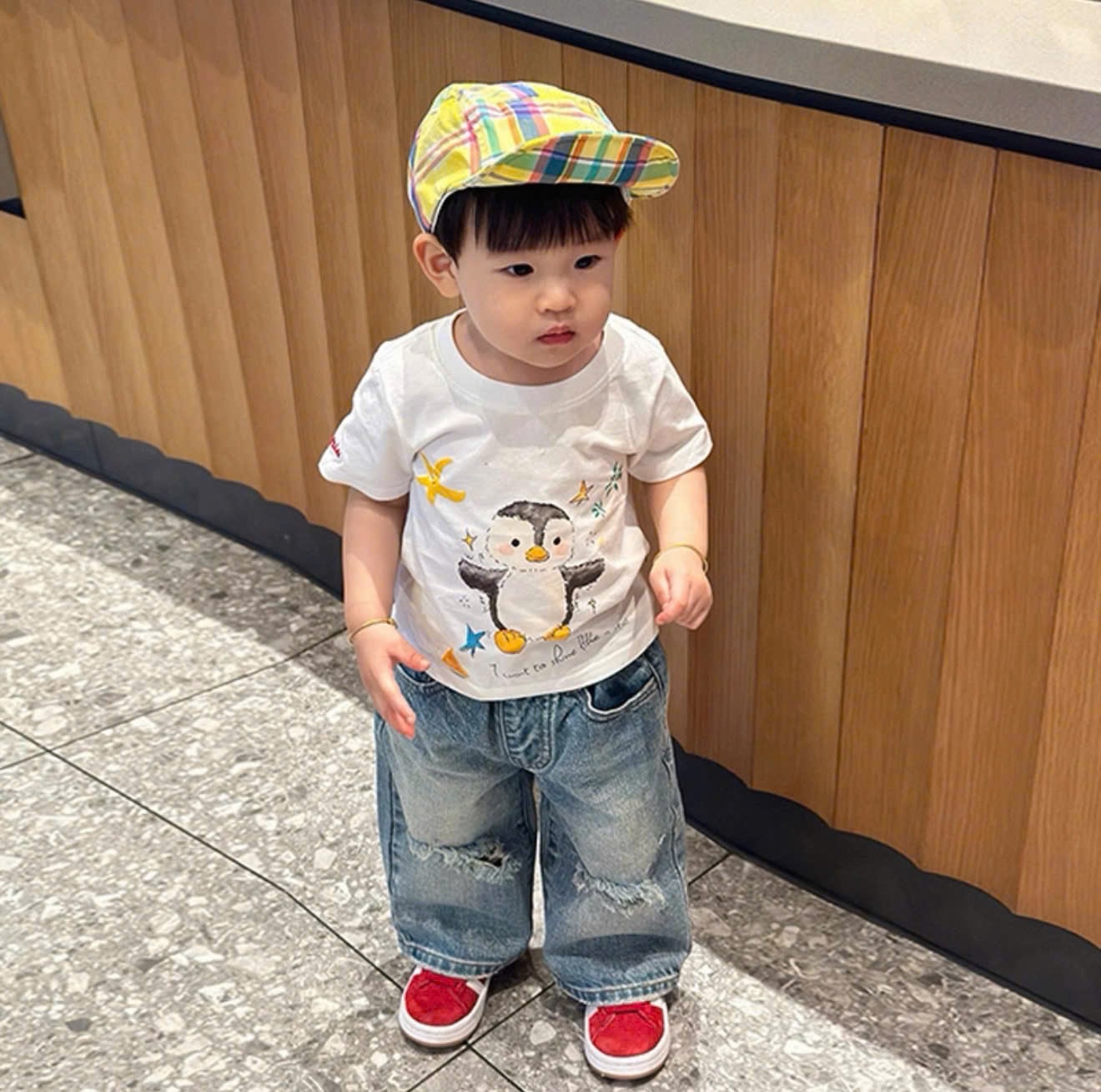 T146 - BỘ BÉ TRAI ÁO CỘC TRẮNG CÁNH CỤT QUẦN BÒ SUÔNG