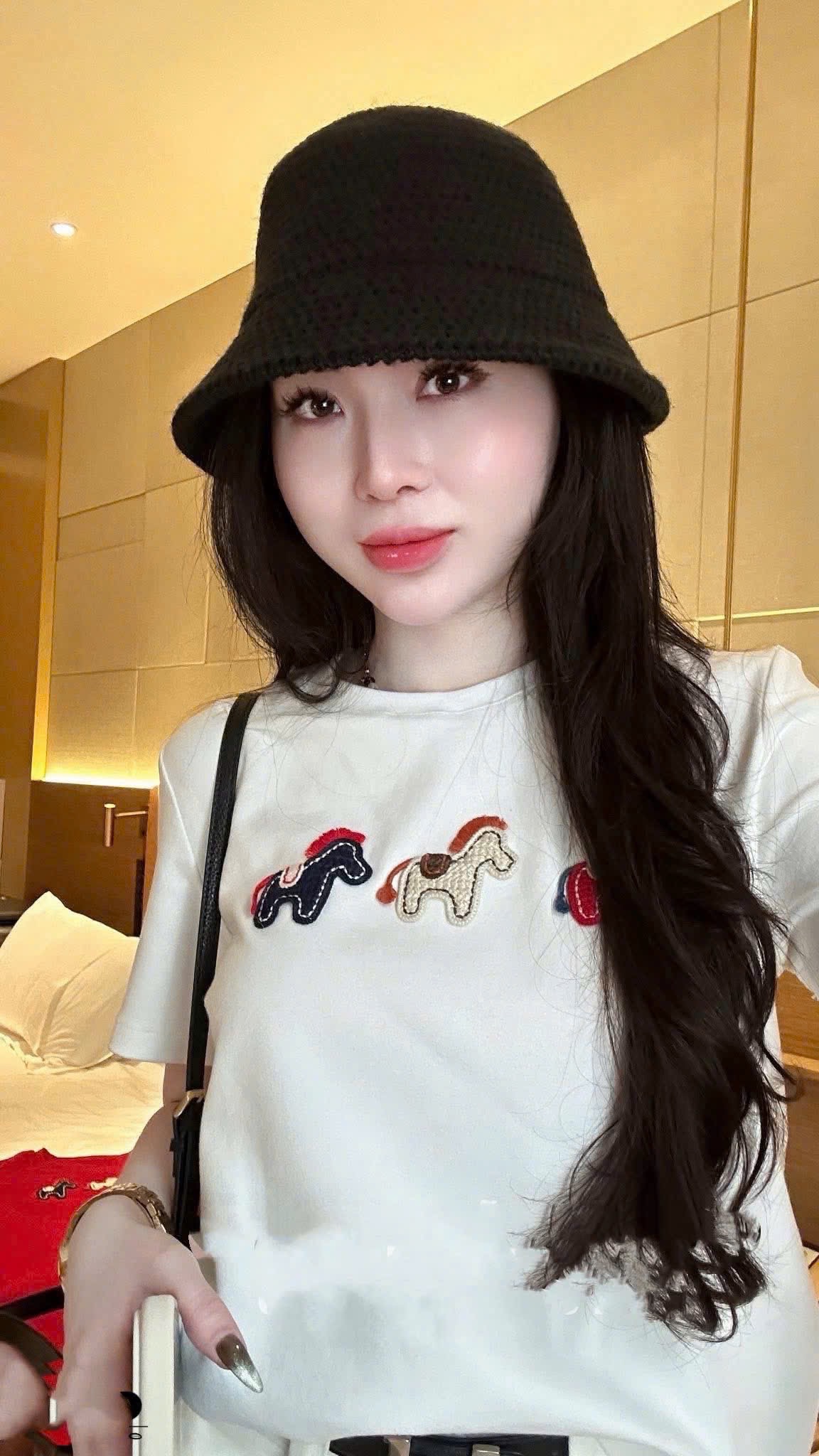 ANU355 - ÁO PHÔNG ĐÔI MẸ BÉ THÊU 3 NGỰA NHỎ