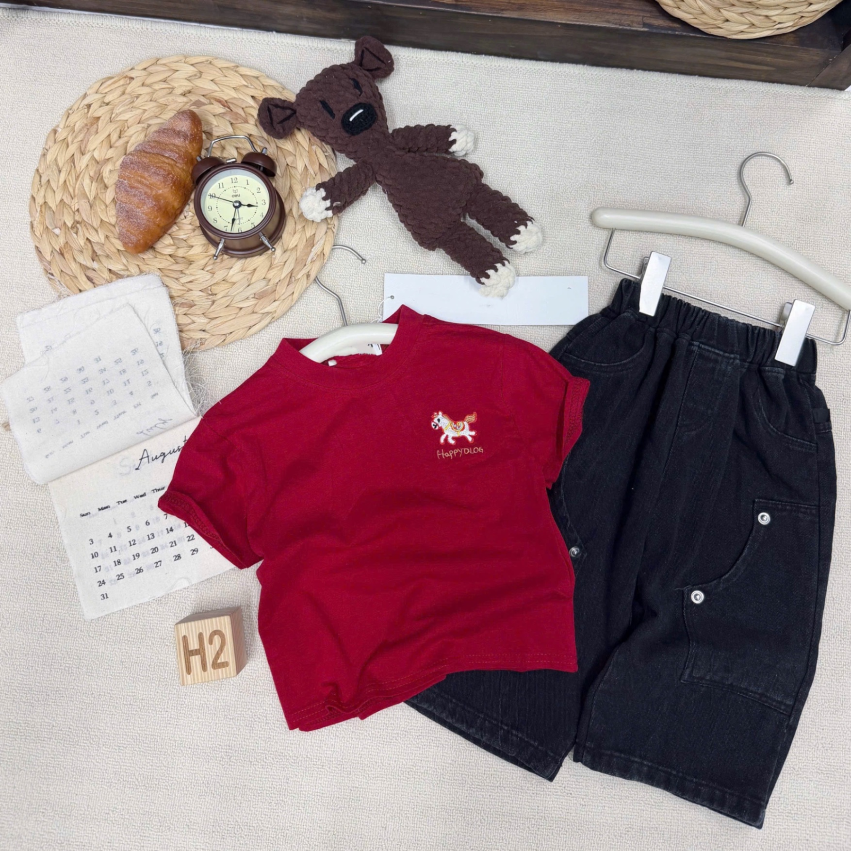T147 - SET BÉ TRAI ÁO ĐỎ CỘC THÊU NGỰA QUẦN BÒ ĐEN