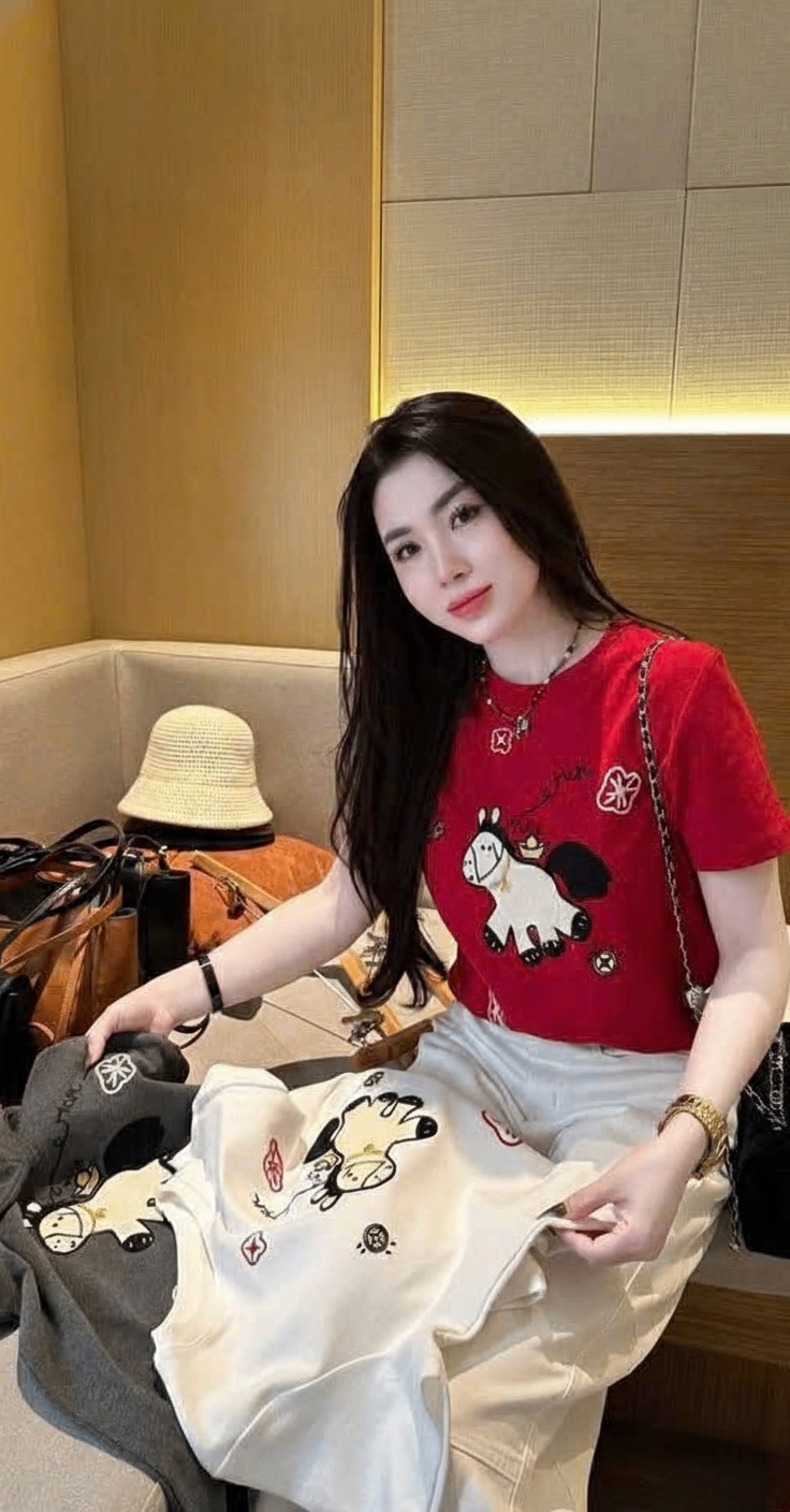 ANU341 - ÁO PHÔNG NỮ ĐỎ IN NGỰA TRẮNG