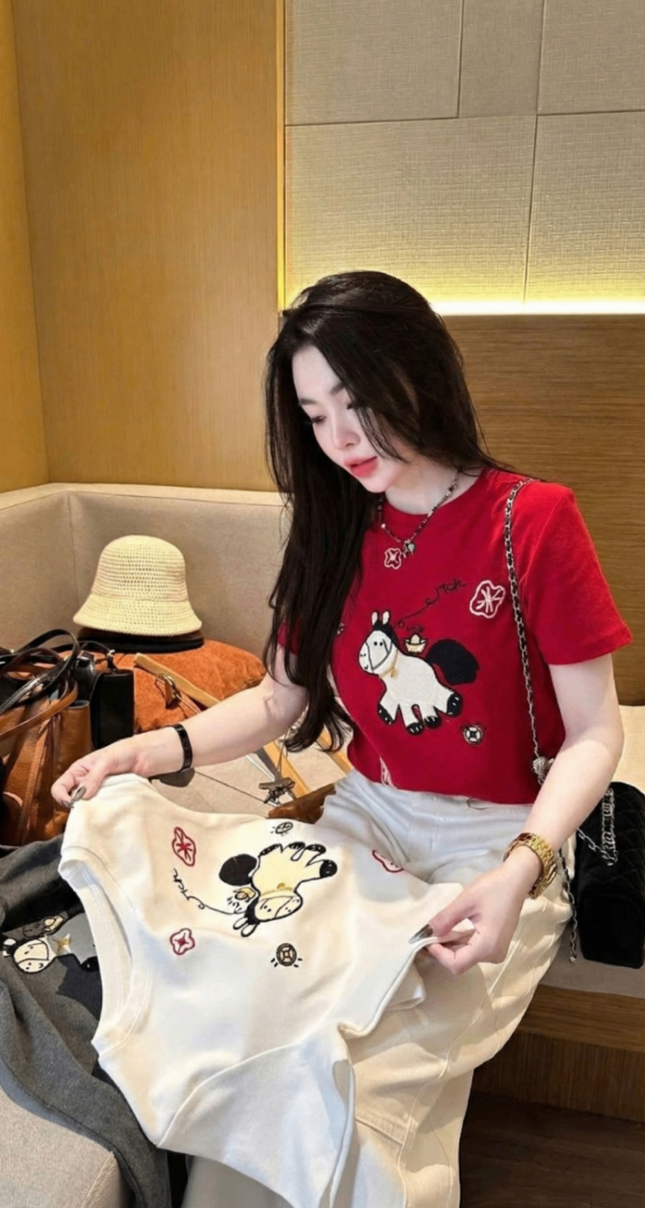 ANU341 - ÁO PHÔNG NỮ ĐỎ IN NGỰA TRẮNG