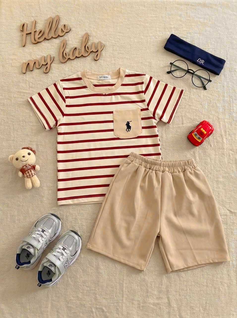 T148 - BỘ ĐÙI BÉ TRAI ÁO KẺ NHỎ TÚI NGỰA QUẦN KAKI NÂU