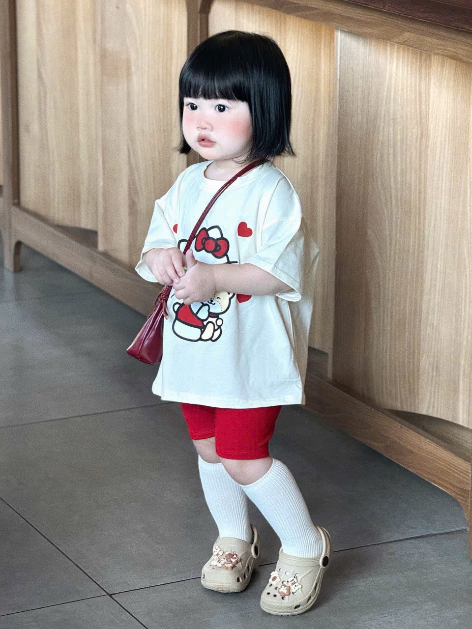 G923 - BỘ BÉ GÁI ÁO BE KITTY TIM QUẦN LEGGING ĐỎ