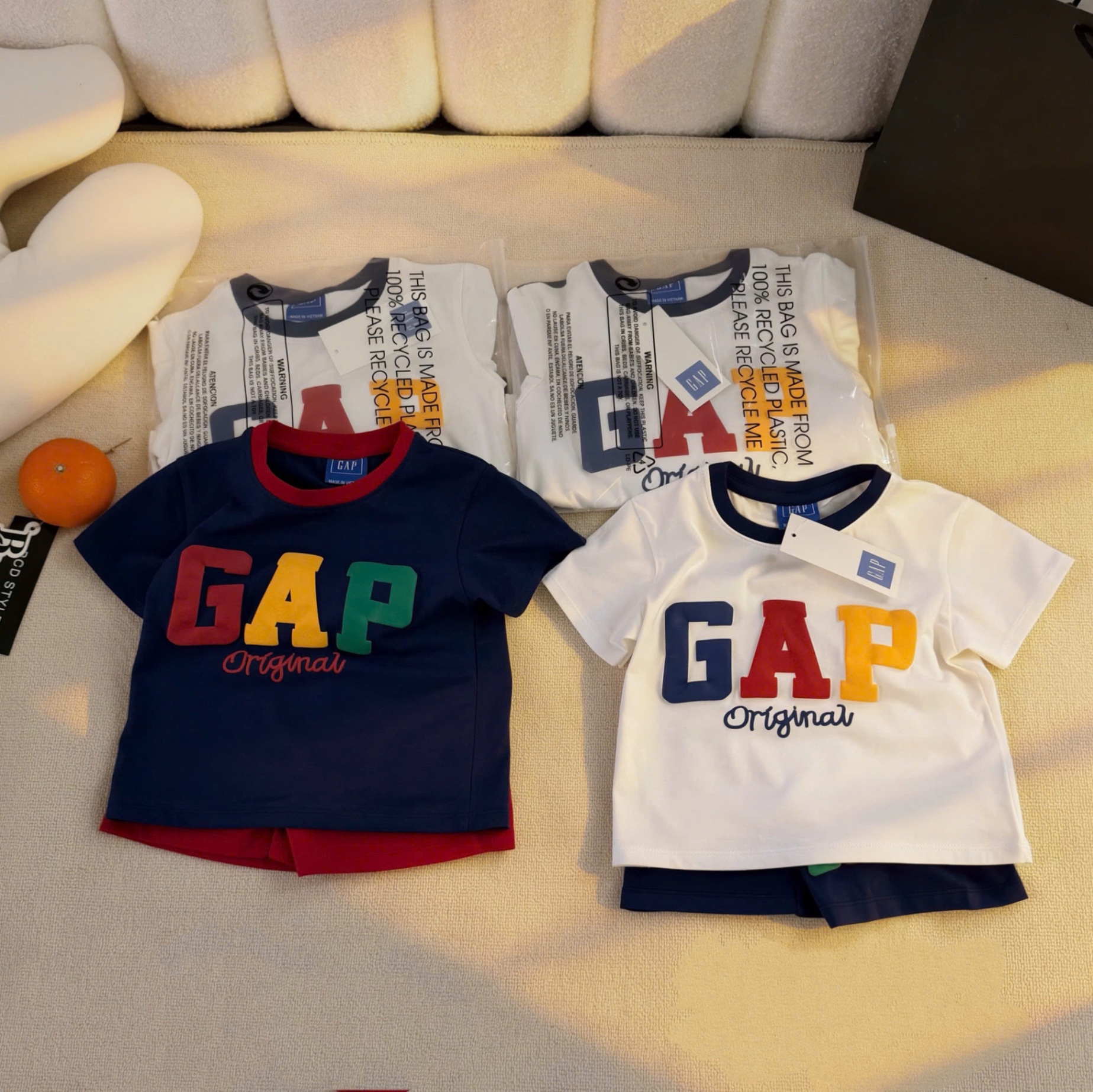 T160 - SET 2 BỘ ĐÙI BÉ TRAI IN GAP NỔI SẮC MÀU than trắng