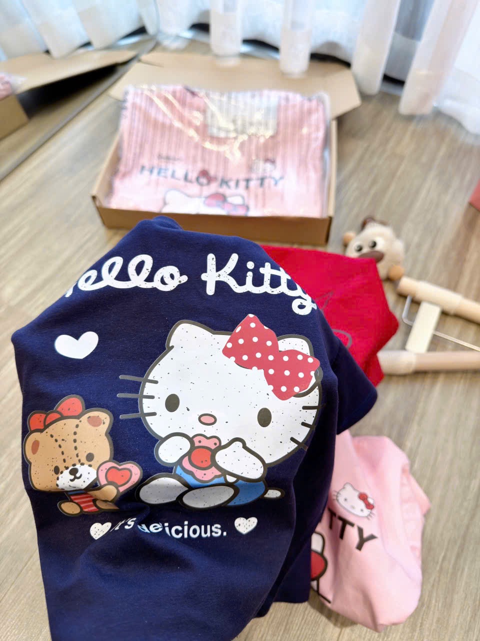AB902 - SET 3 ÁO BÉ GÁI CỘC TAY HELLO KITTY than đỏ hồng