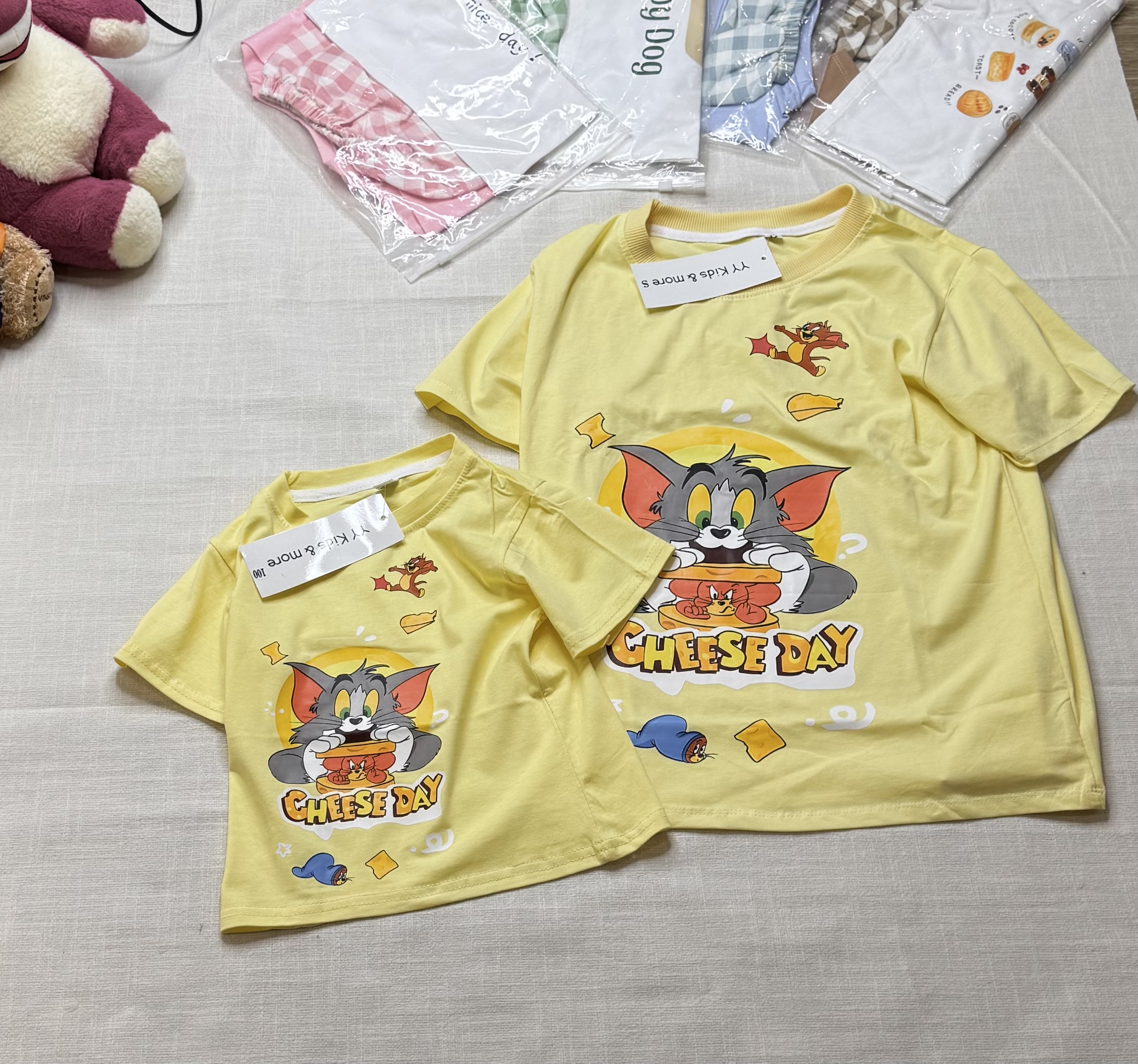 AB904 - ÁO PHÔNG ĐÔI MẸ BÉ VÀNG TOM JERRY CHEESE DAY