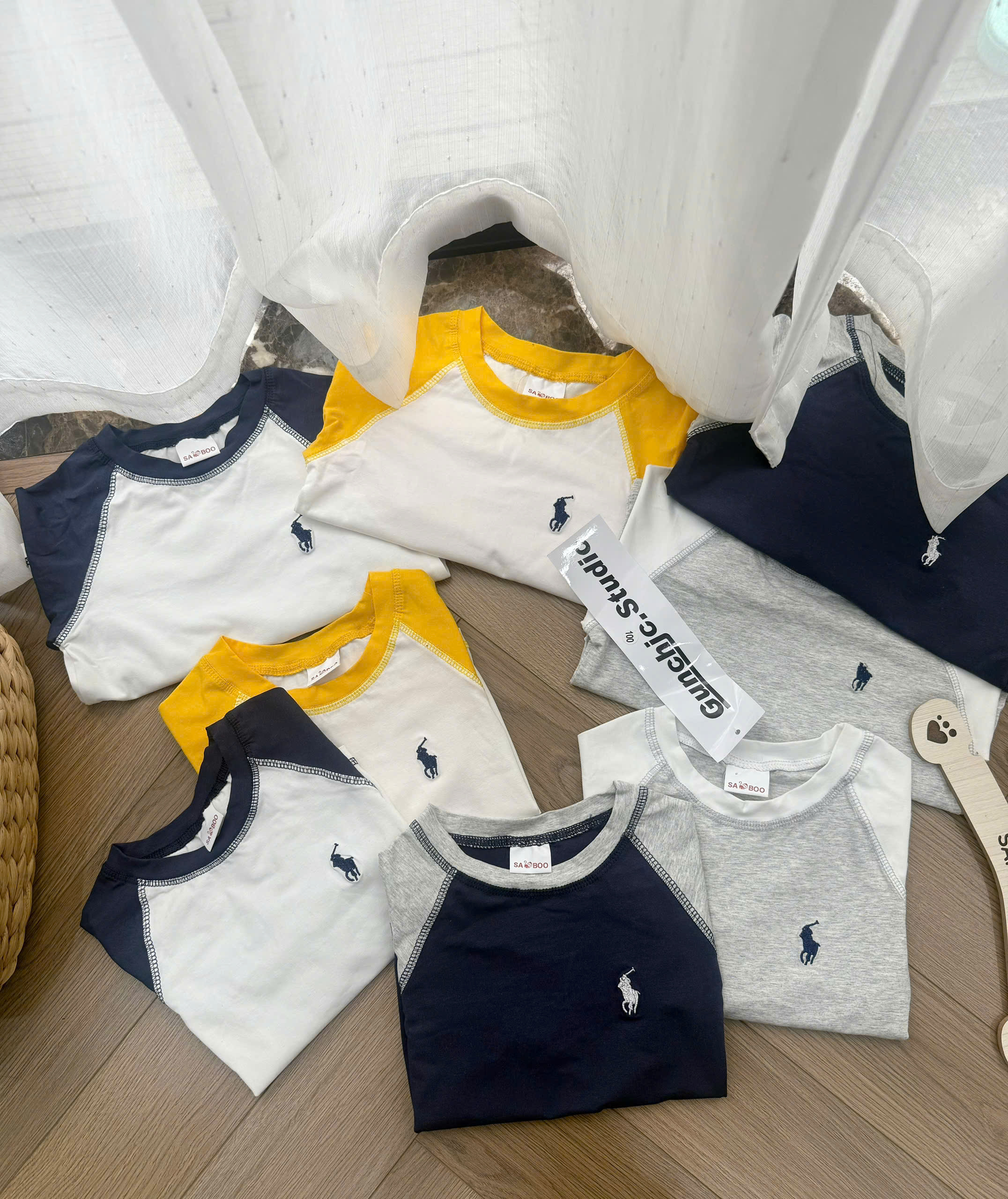 AB931 - SET 4 ÁO BÉ TRAI DÀI TAY RAGLAN KỊ SĨ PHỐI MÀU than vàng trắng