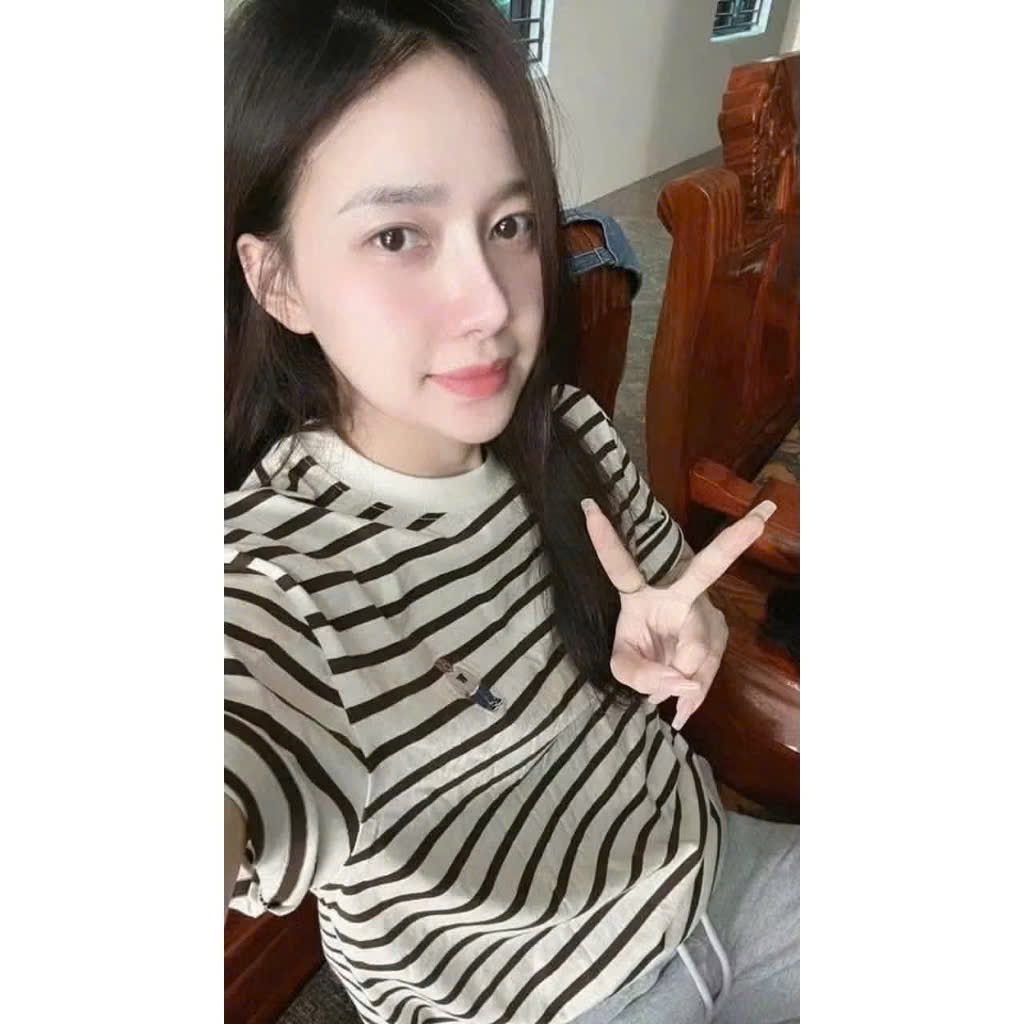 ANU402 - SET 2 ÁO PHÔNG NỮ THÊU GẤU W kẻ trắng