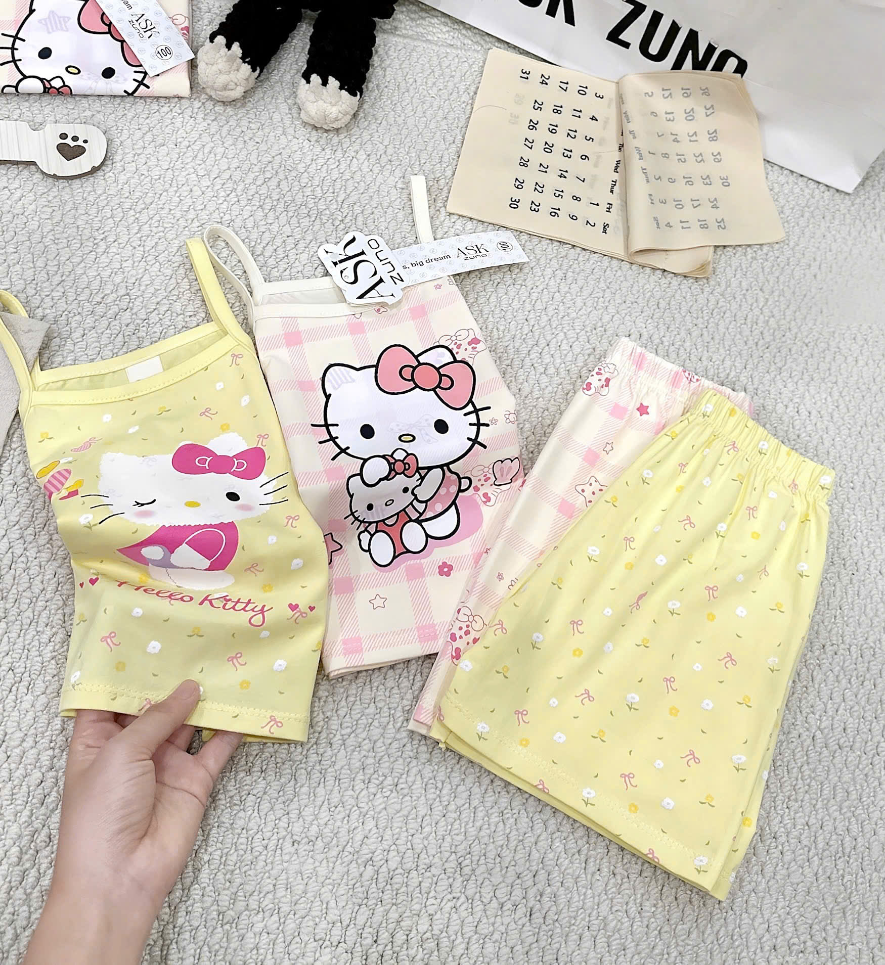 G016 - SET 2 BỘ ĐÙI BÉ GÁI 2S KITTY NƠ NHÍ vàng hồng