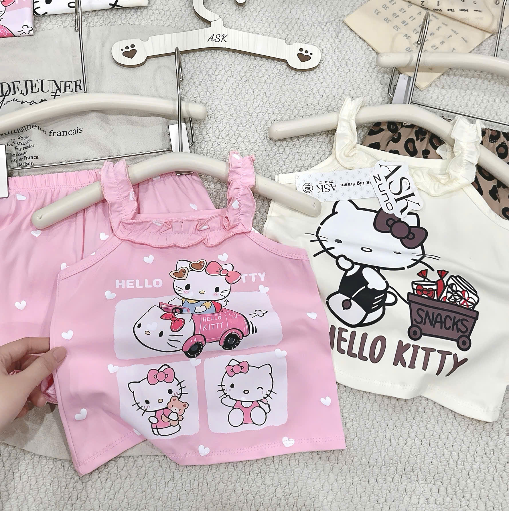 G018 - SET 2 BỘ ĐÙI BÉ GÁI 2S BÈO KITTY hồng be báo