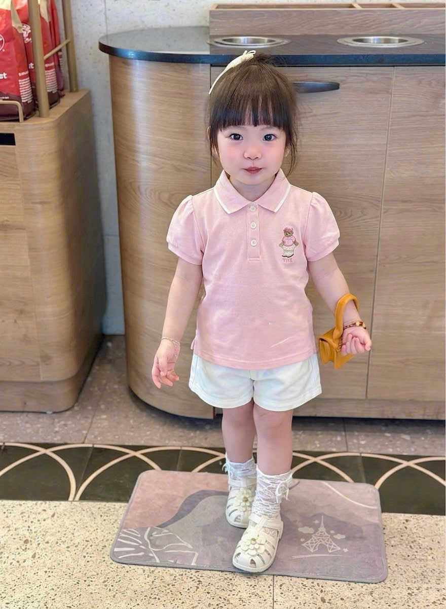 G031 - BỘ ĐÙI BÉ GÁI ÁO POLO HỒNG THÊU GẤU QUẦN SOOC TRẮNG