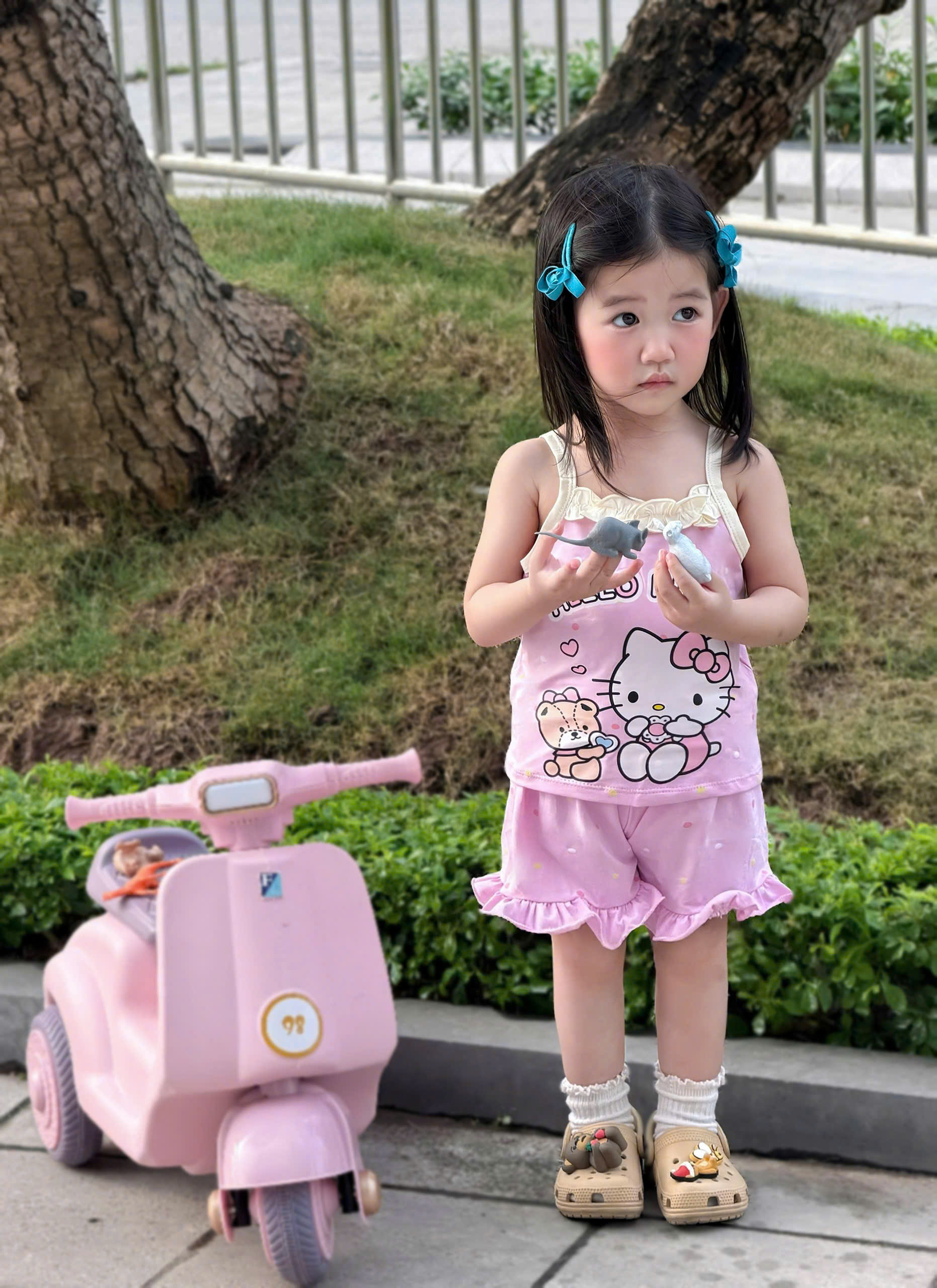 G032 - SET 2 BỘ ĐÙI BÉ GÁI 2S HELLO KITTY tím be