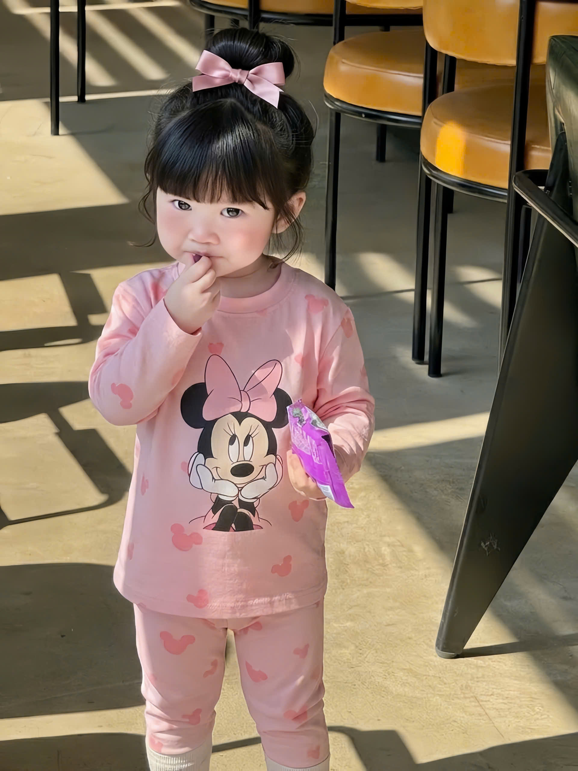 G069 - SET 2 BỘ BÉ GÁI DÀI TAY MICKEY MINNIE hồng be báo