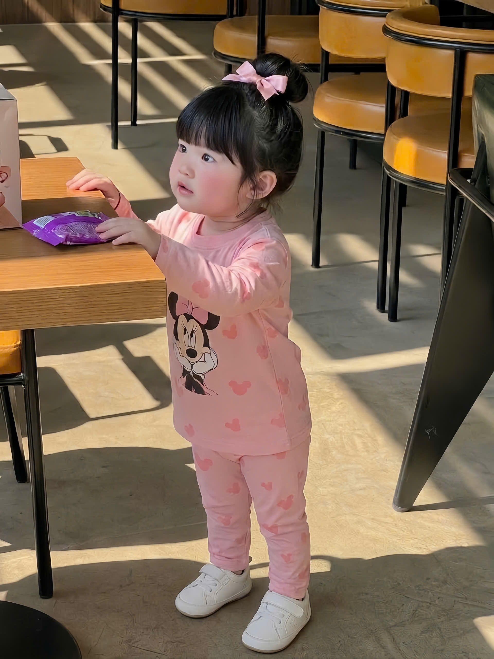 G069 - SET 2 BỘ BÉ GÁI DÀI TAY MICKEY MINNIE hồng be báo