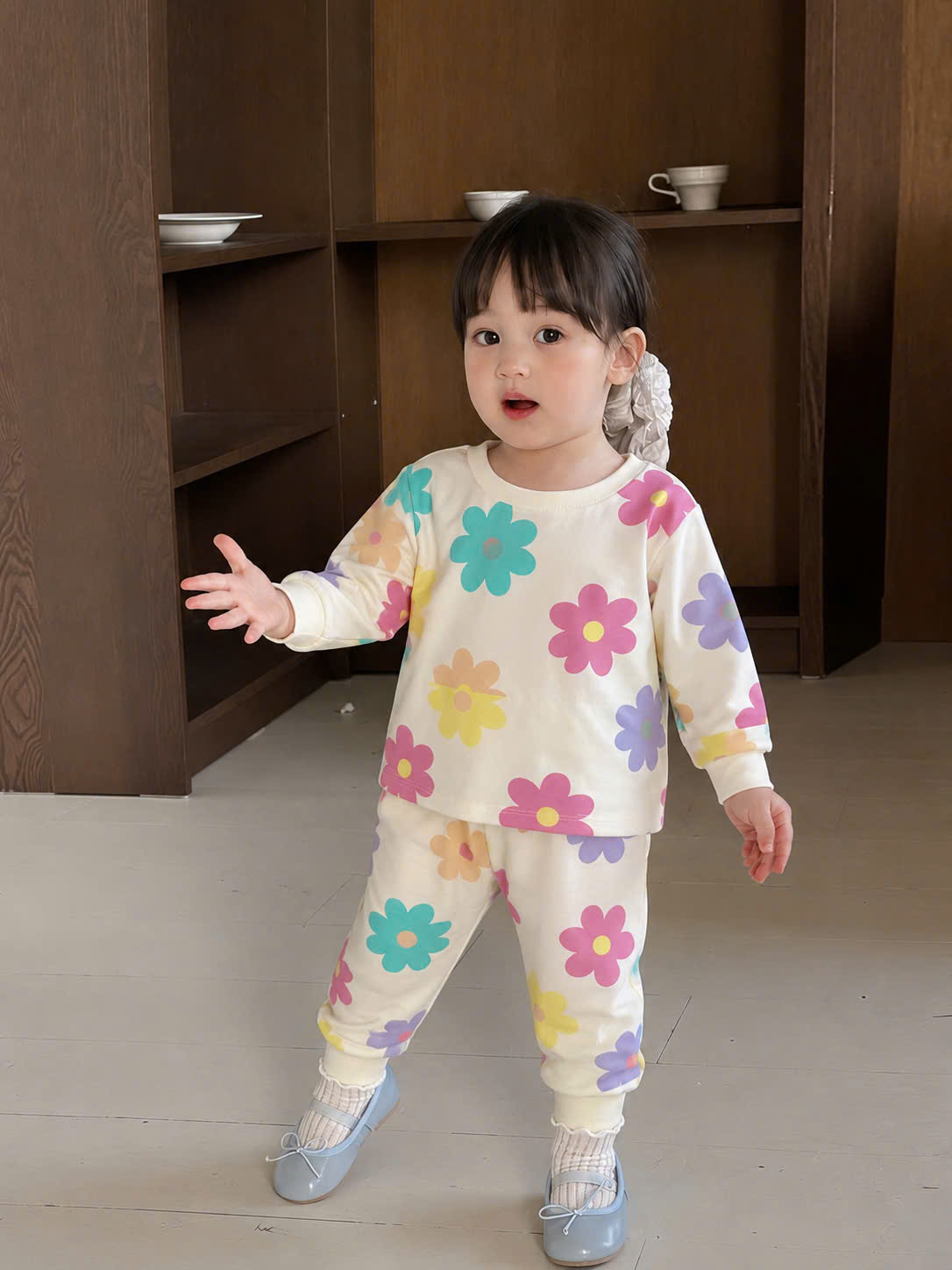 G078 - SET 2 BỘ BÉ GÁI DÀI TAY HOA SẮC MÀU DÂU TÂY