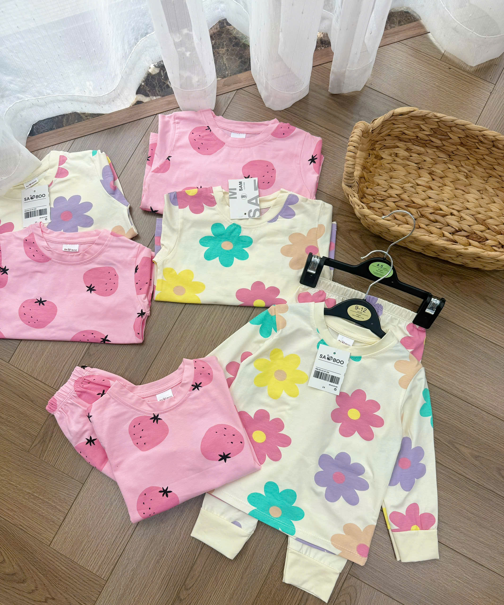 G078 - SET 2 BỘ BÉ GÁI DÀI TAY HOA SẮC MÀU DÂU TÂY