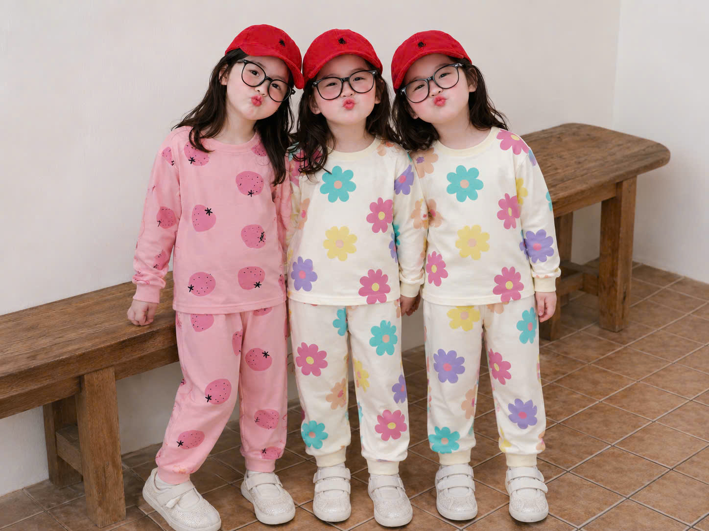 G078 - SET 2 BỘ BÉ GÁI DÀI TAY HOA SẮC MÀU DÂU TÂY