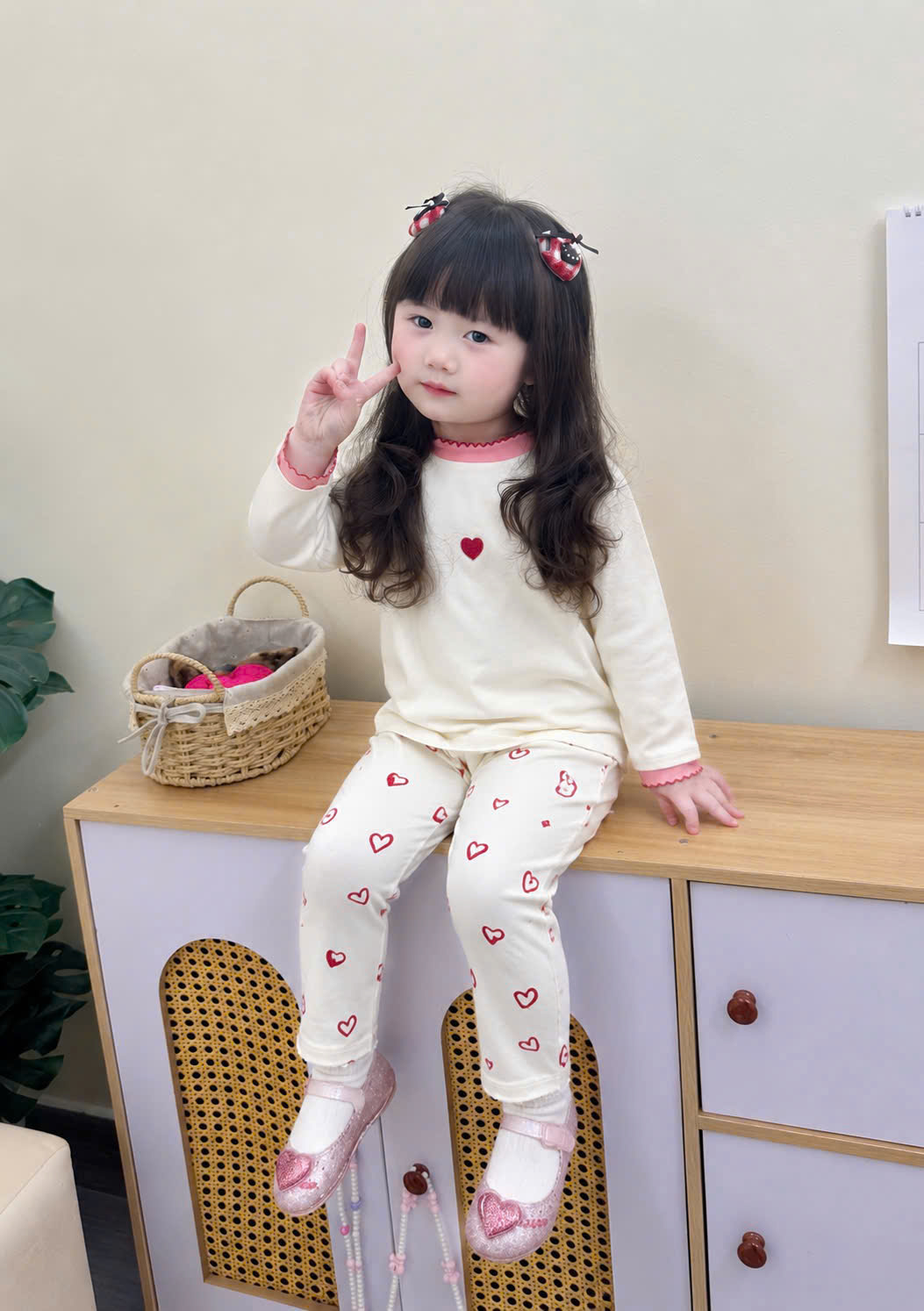 G079 - SET 3 BỘ BÉ GÁI DÀI TAY THÊU TIM đỏ hồng be