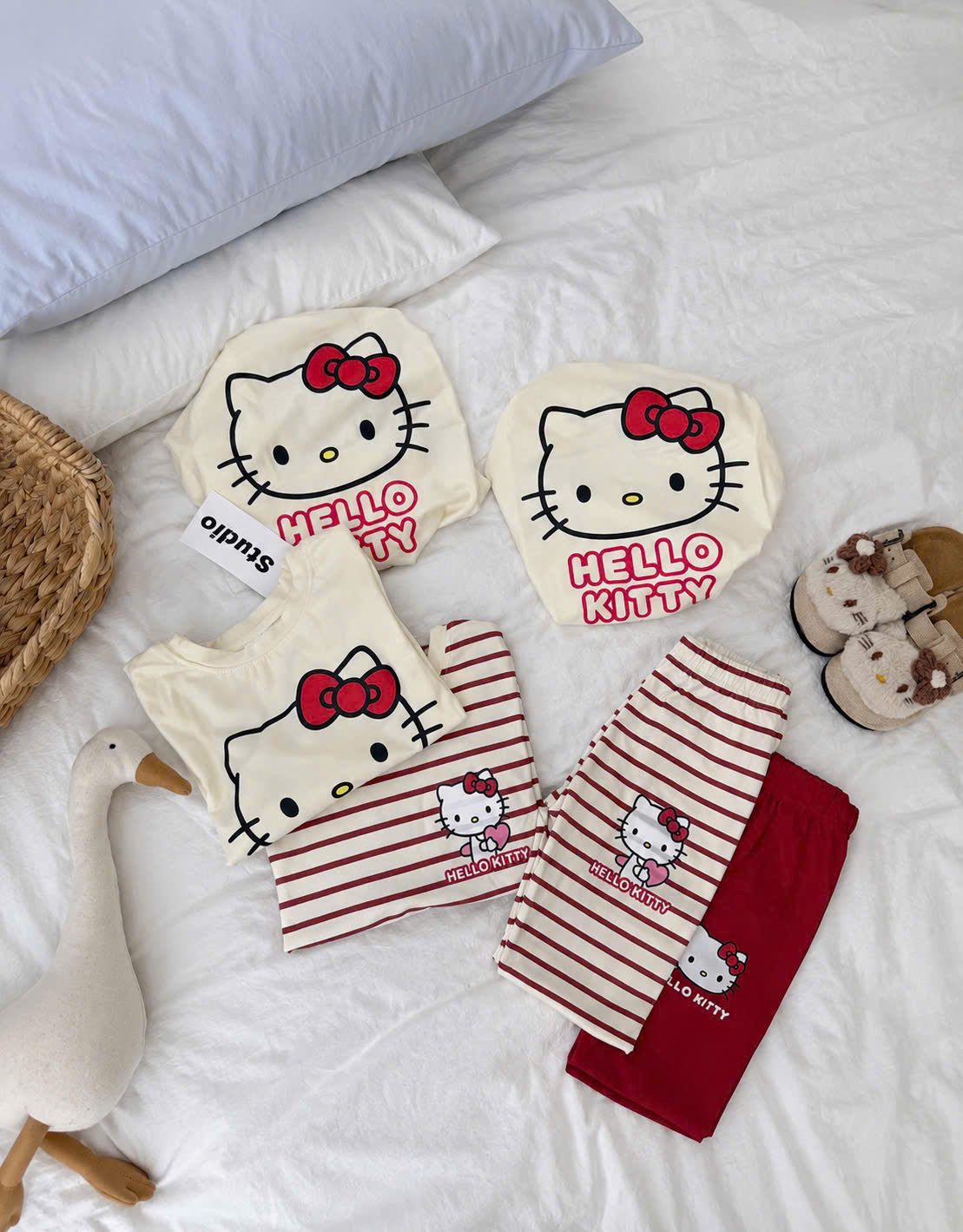 G081 - SET 2 BỘ BÉ GÁI DÀI TAY KITTY be kẻ đỏ