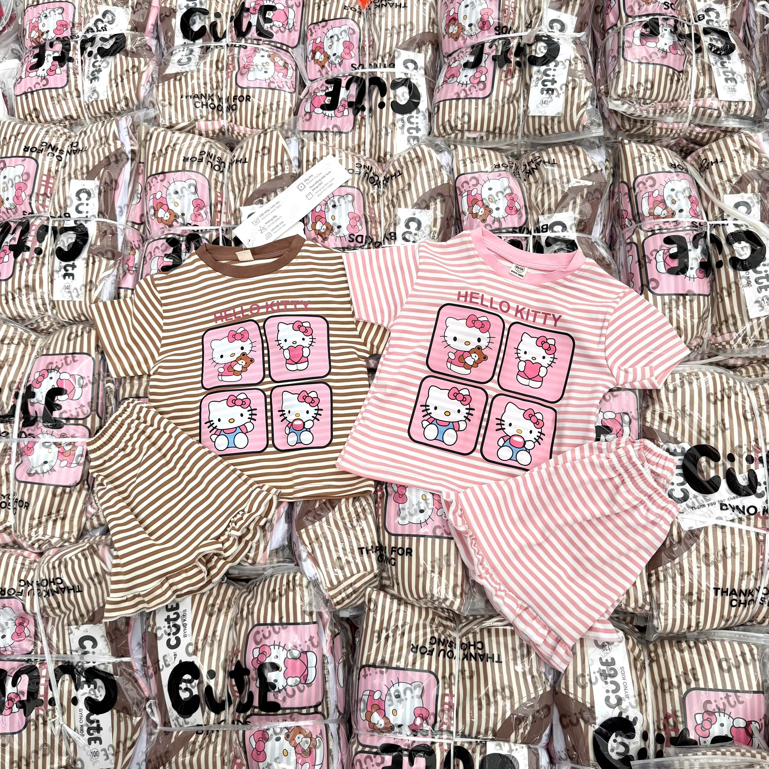 (chờ) G105 - SET 2 BỘ ĐÙI BÉ GÁI KẺ NGANG PHỐI BÈO HELLO KITTY nâu hồng