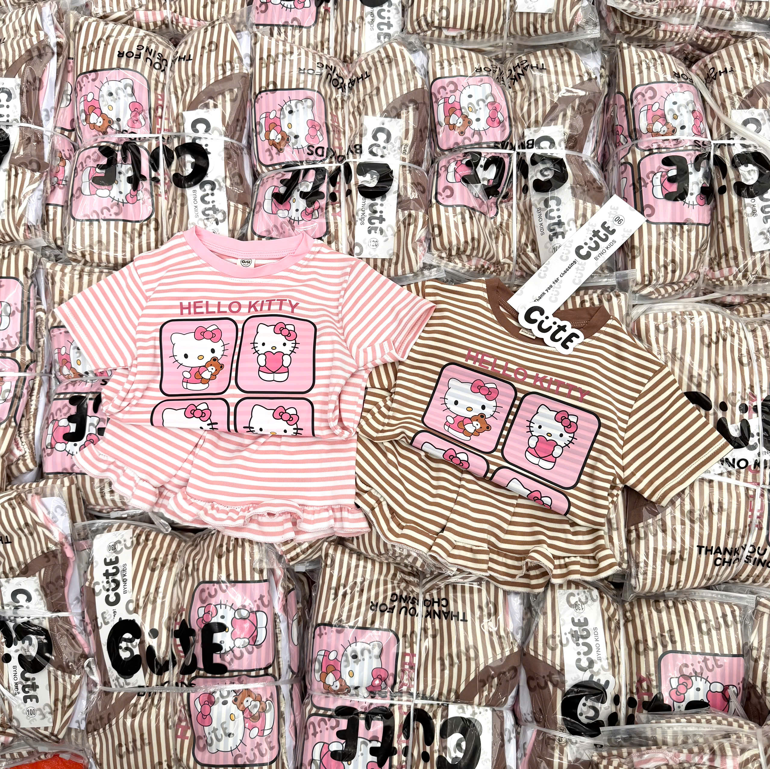 (chờ) G105 - SET 2 BỘ ĐÙI BÉ GÁI KẺ NGANG PHỐI BÈO HELLO KITTY nâu hồng