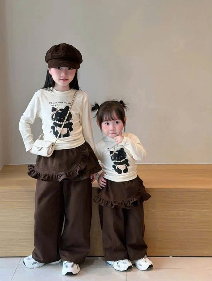 G129 - SET BÉ GÁI ÁO BE MÈO ĐEN QUẦN SUÔNG NÂU BÈO CHÉO