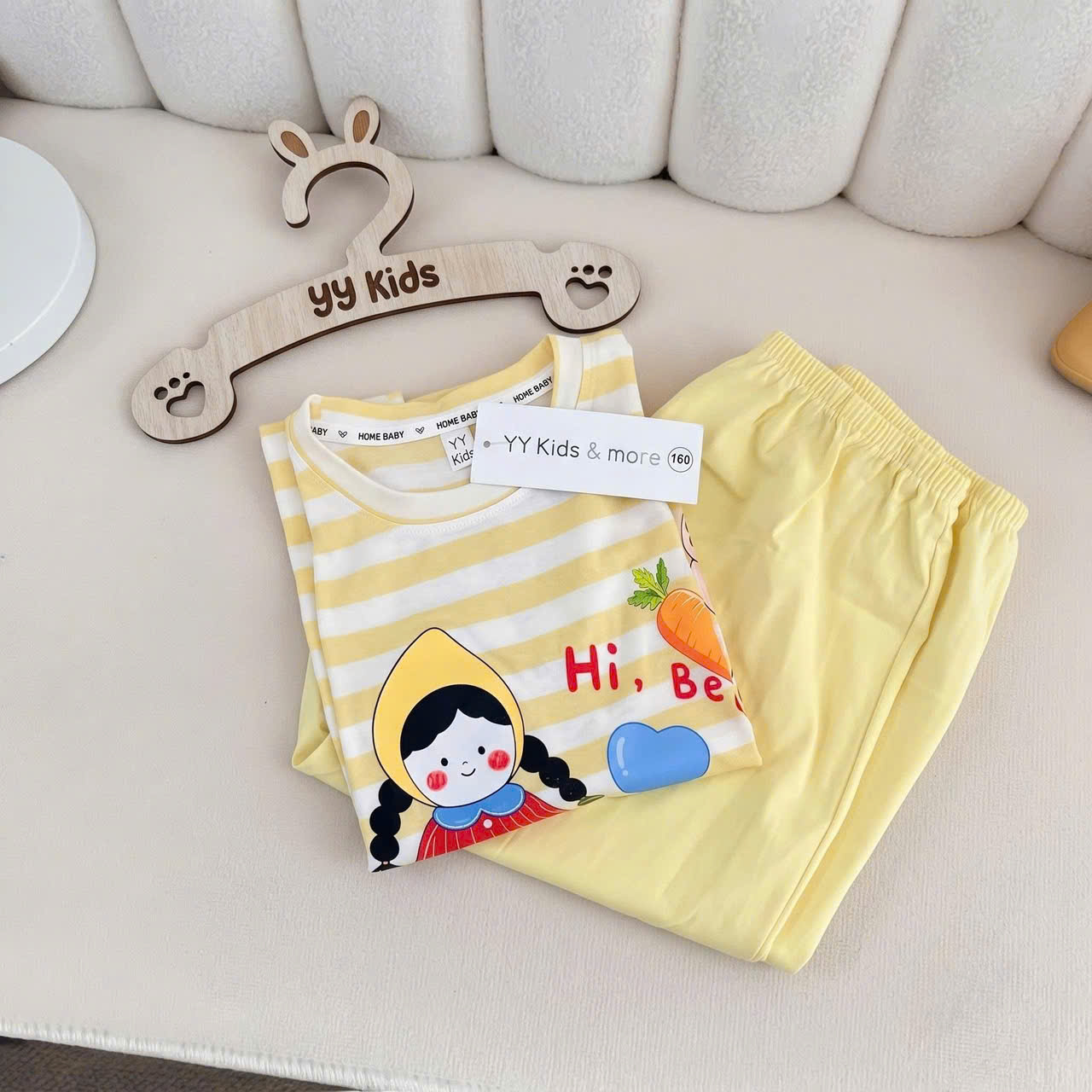 G136 - BỘ BÉ GÁI SIZE ĐẠI ÁO GIẤY MỀM KẺ VÀNG CÔ GÁI Hi Bear QUẦN GIÓ