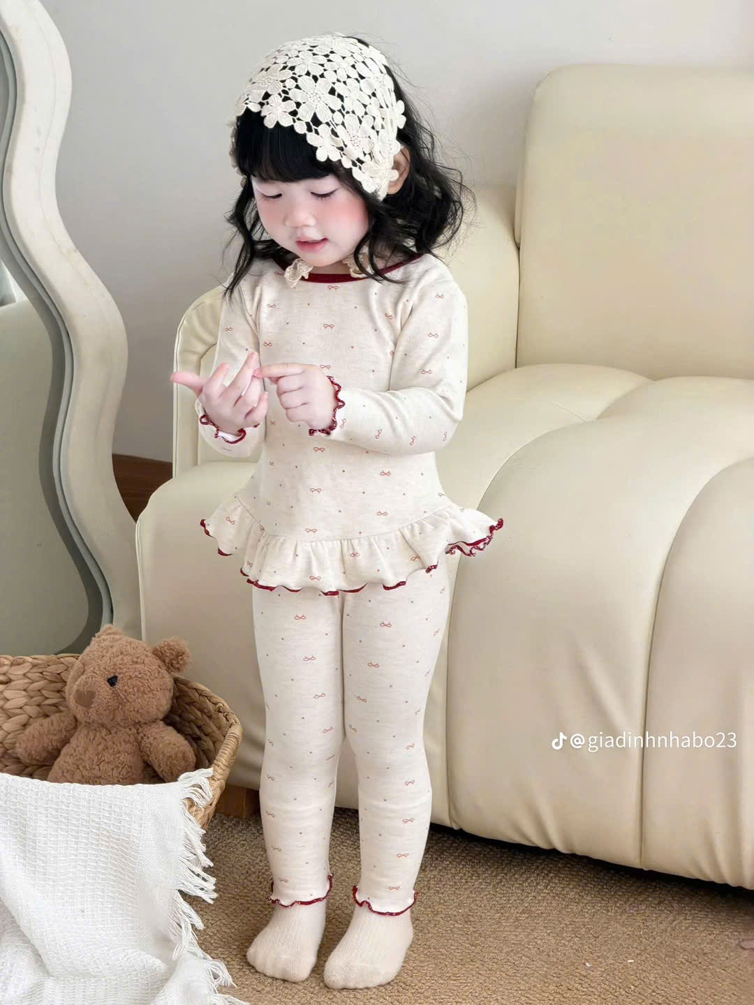 G139 - BỘ BÉ GÁI TĂM THỎ NƠ TRÀN BÈO GẤU