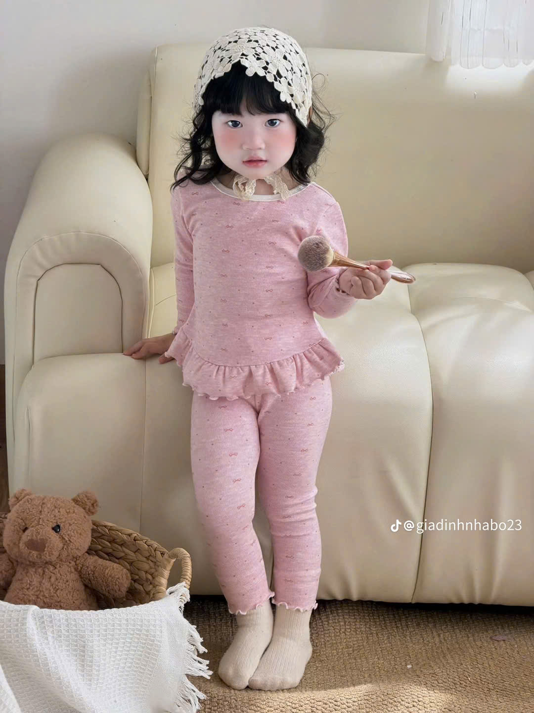 G139 - BỘ BÉ GÁI TĂM THỎ NƠ TRÀN BÈO GẤU