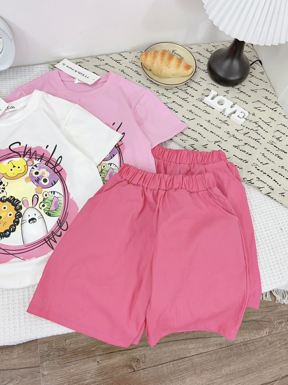 G917 - SET BÉ GÁI SIZE ĐẠI ÁO PHÔNG Smile QUẦN KAKI RỘNG