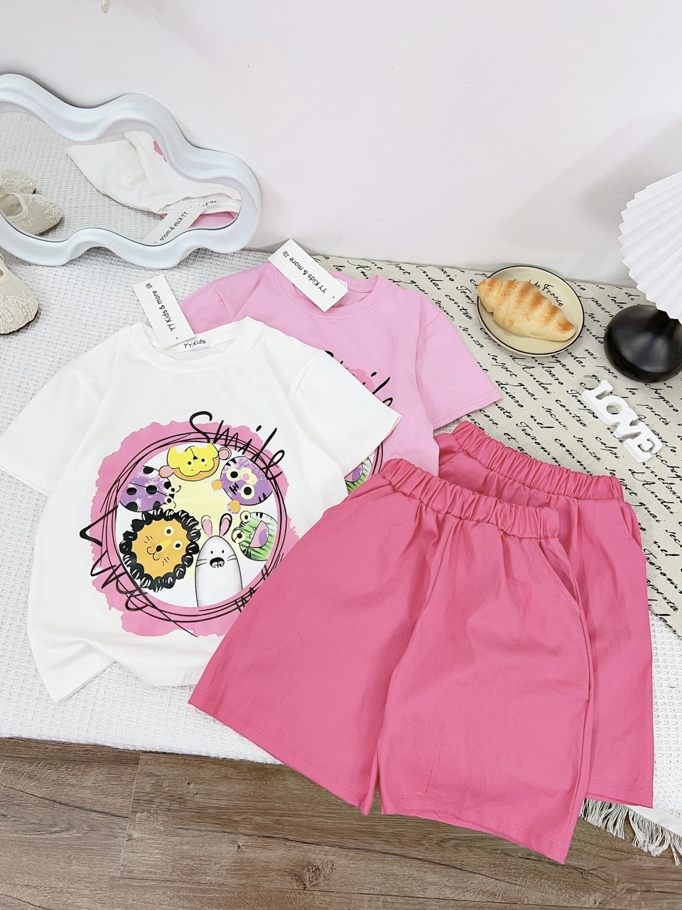 G917 - SET BÉ GÁI SIZE ĐẠI ÁO PHÔNG Smile QUẦN KAKI RỘNG